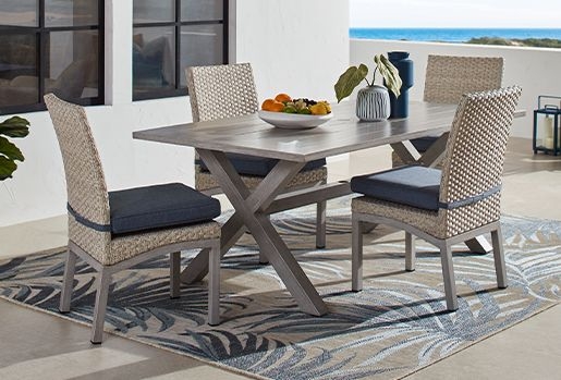 Outdoor patio table online chairs