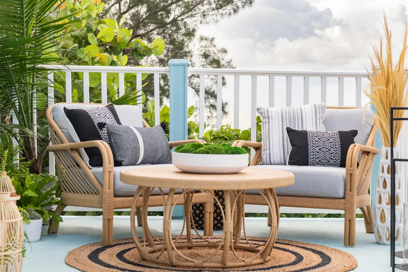 How To Decorate a Blue and Yellow Patio: Ideas, Design & Decor