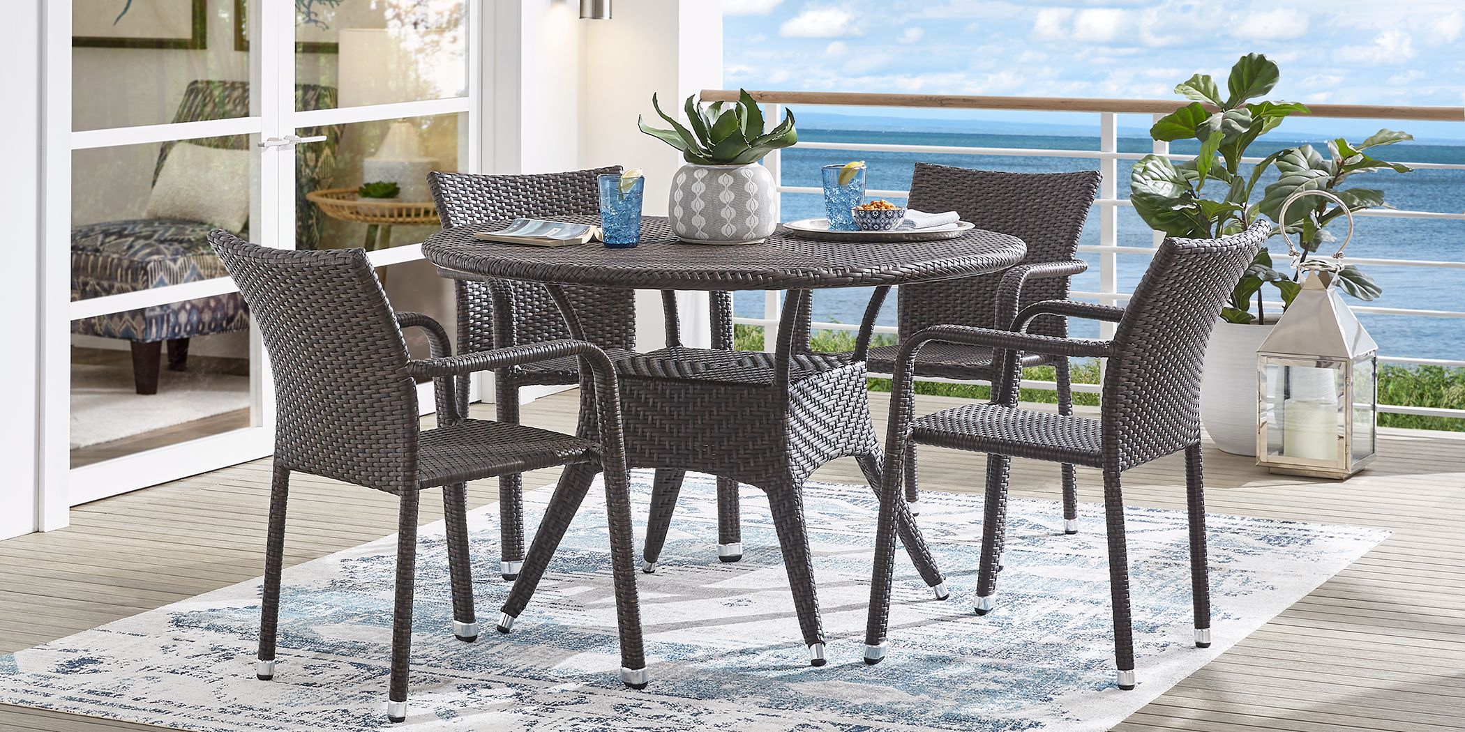 round outdoor patio dining sets