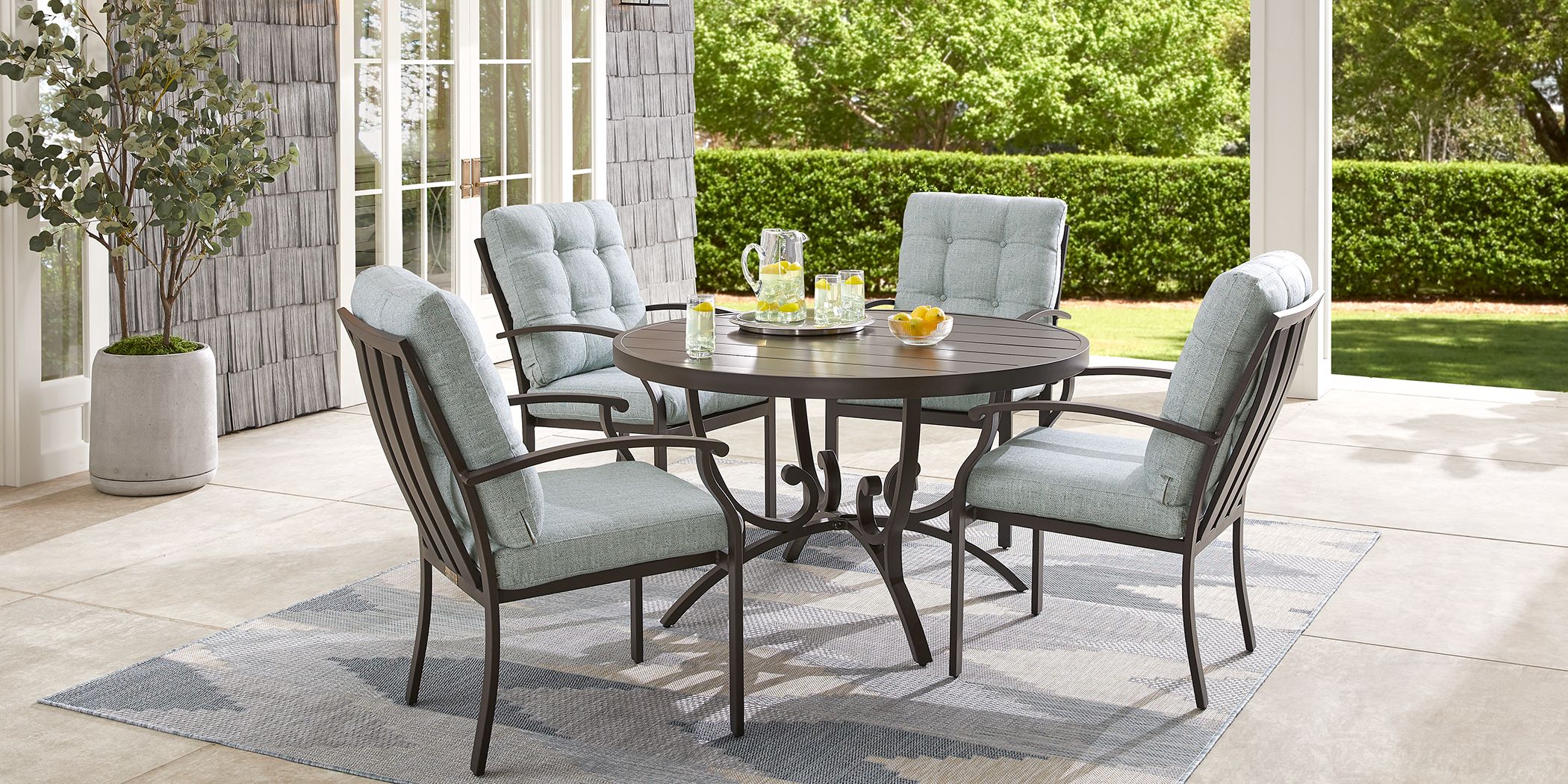 Round Outdoor Patio Dining Sets, Outdoor Round Patio Tables And Chairs