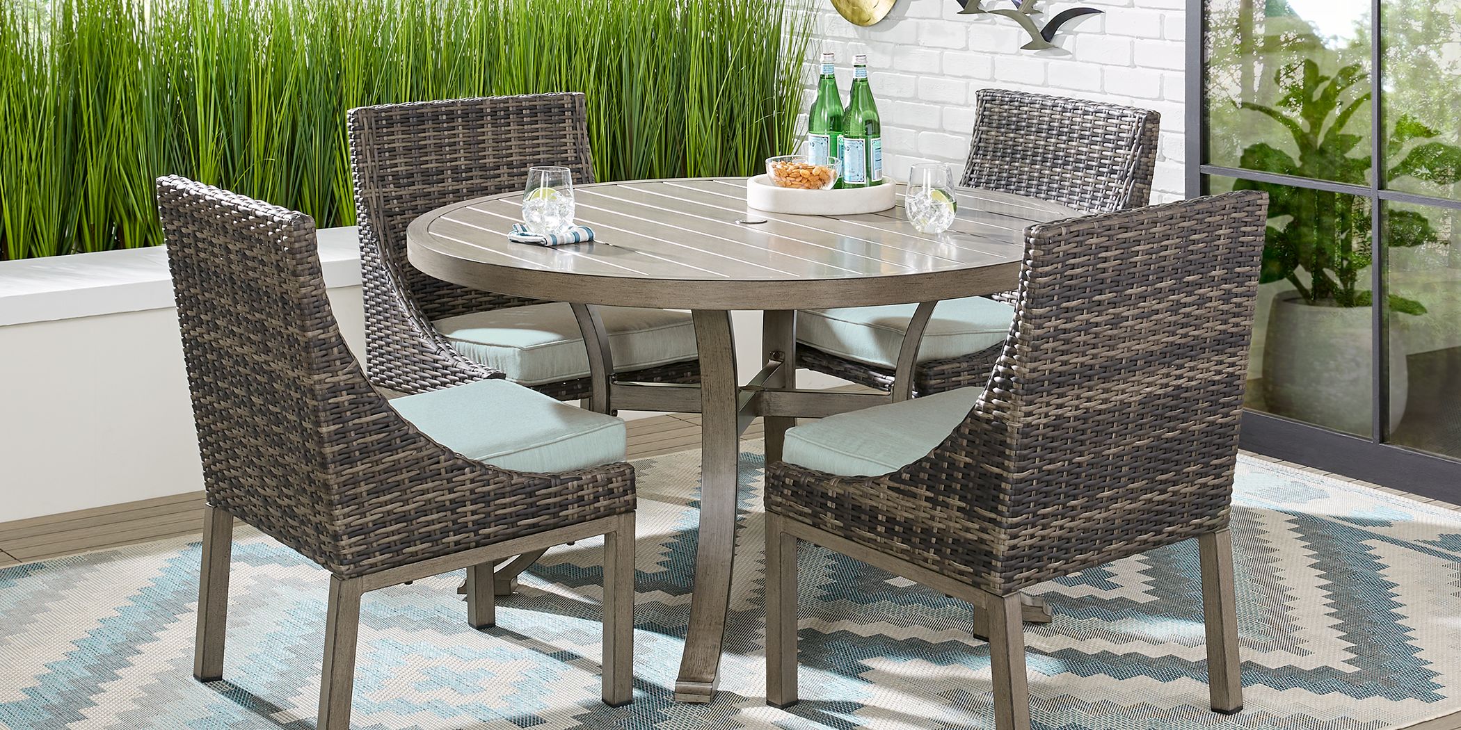 Round Outdoor Patio Dining Sets