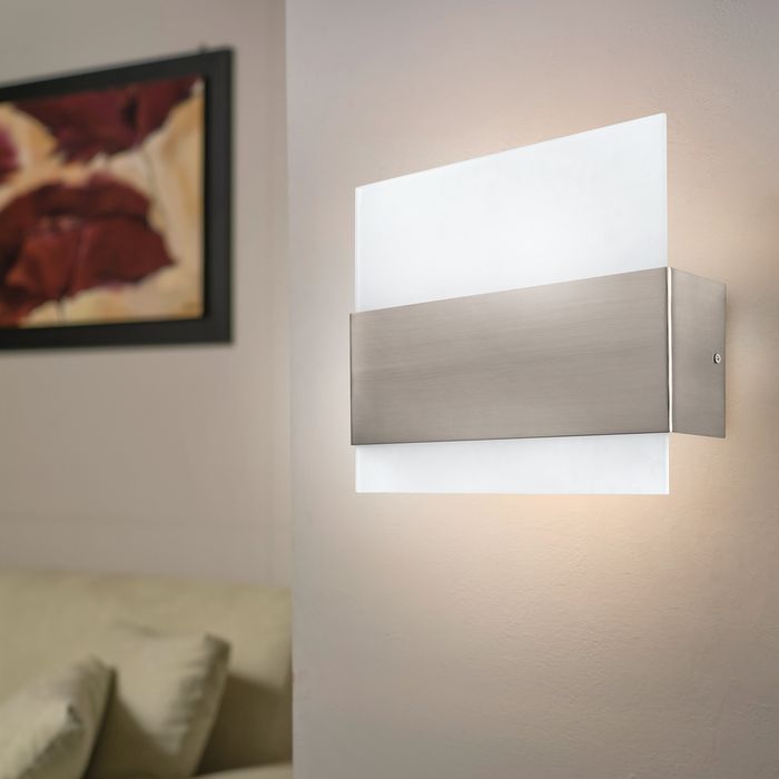 image of a wall sconce
