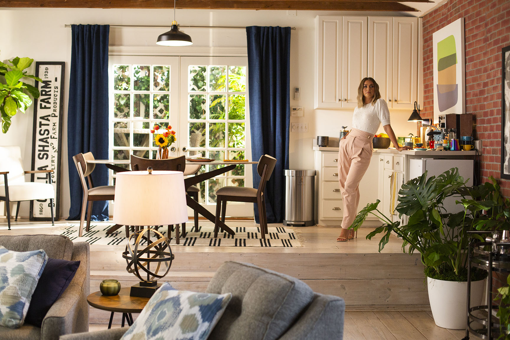 Julianne Hough at Rooms To Go