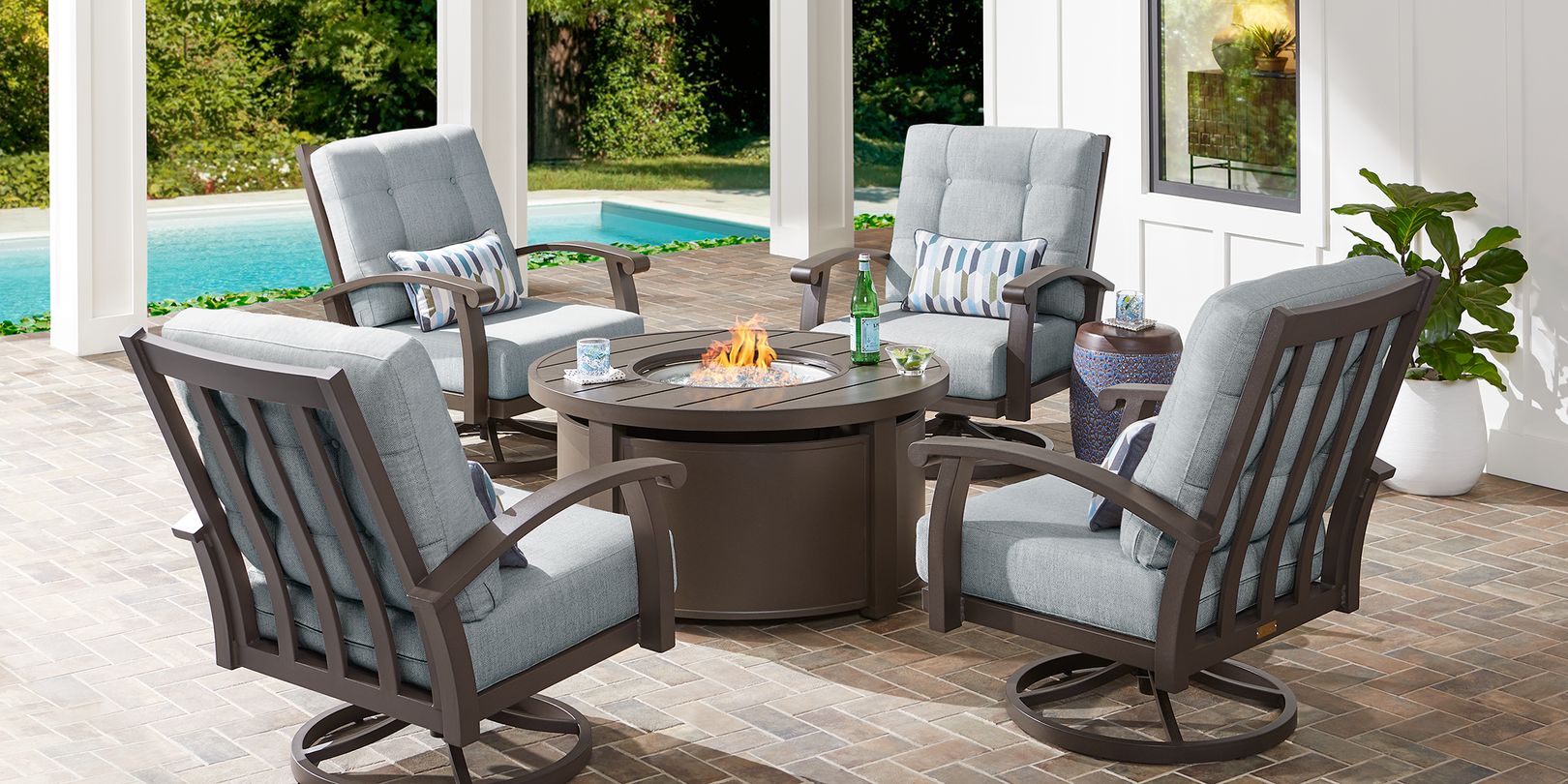 Fire pit with chairs