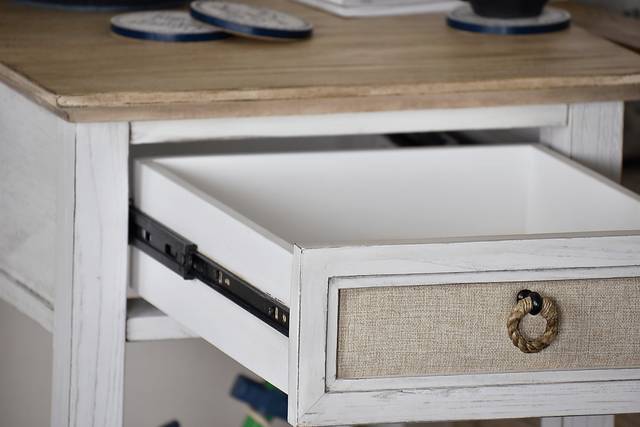 Akuhe White End Table - Thumbnail - Image 6