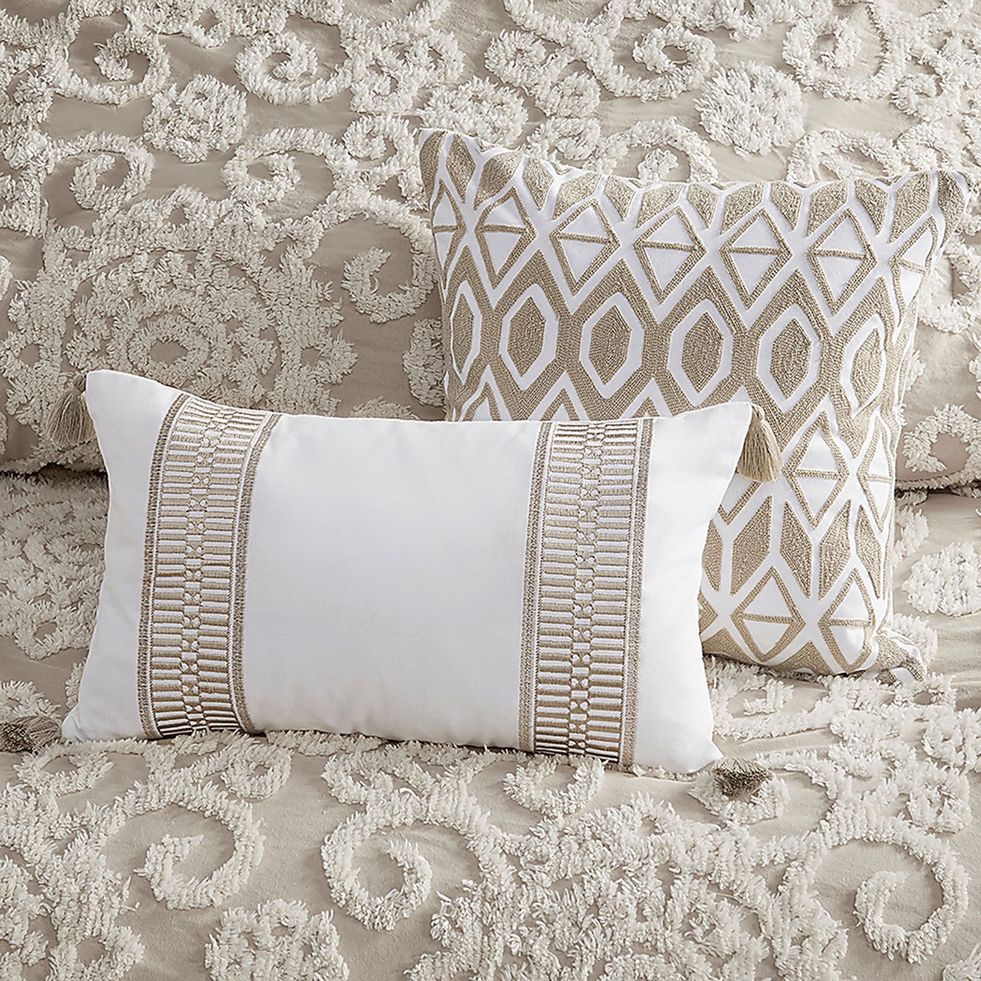 Alaegha Beige 3 pc King Comforter Set - Image 9