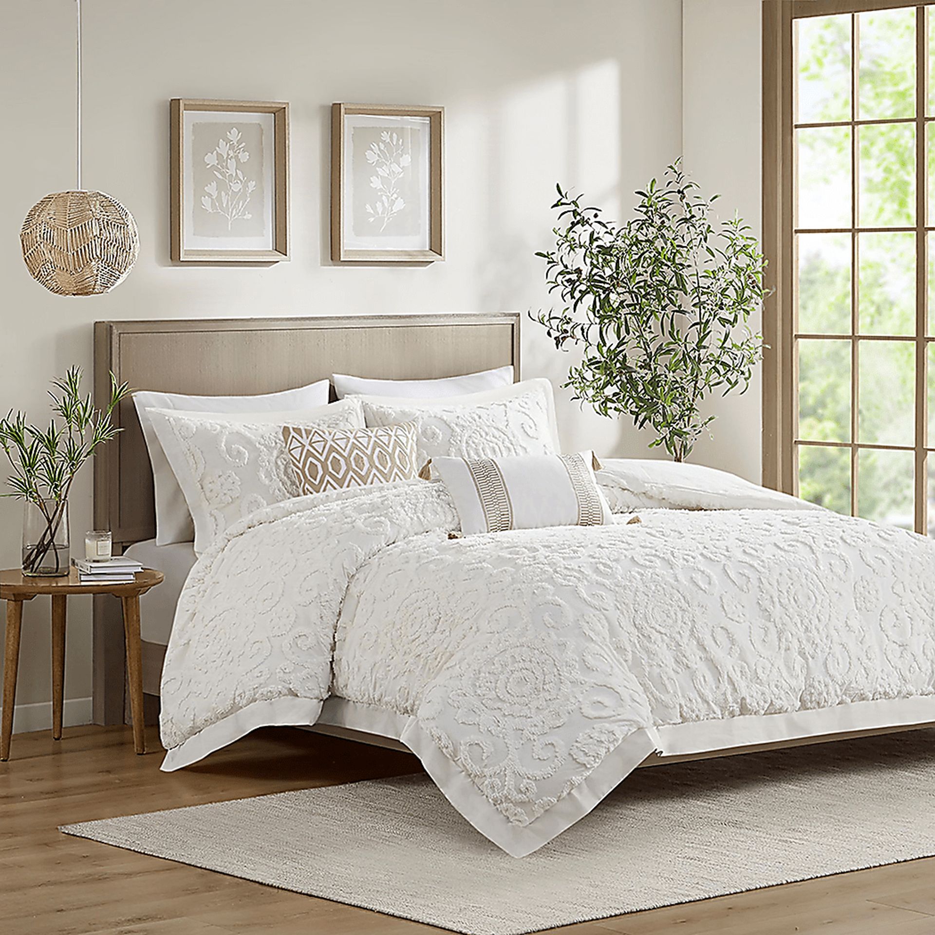 Alaegha Ivory 3 pc King Comforter Set - Image 3