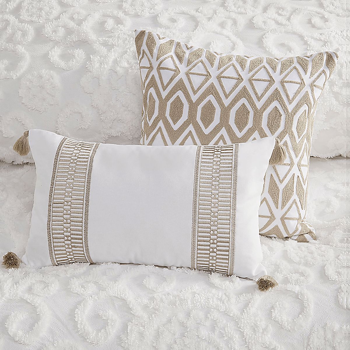 Alaegha Ivory Beige 3 Pc King Comforter Set | Rooms To Go