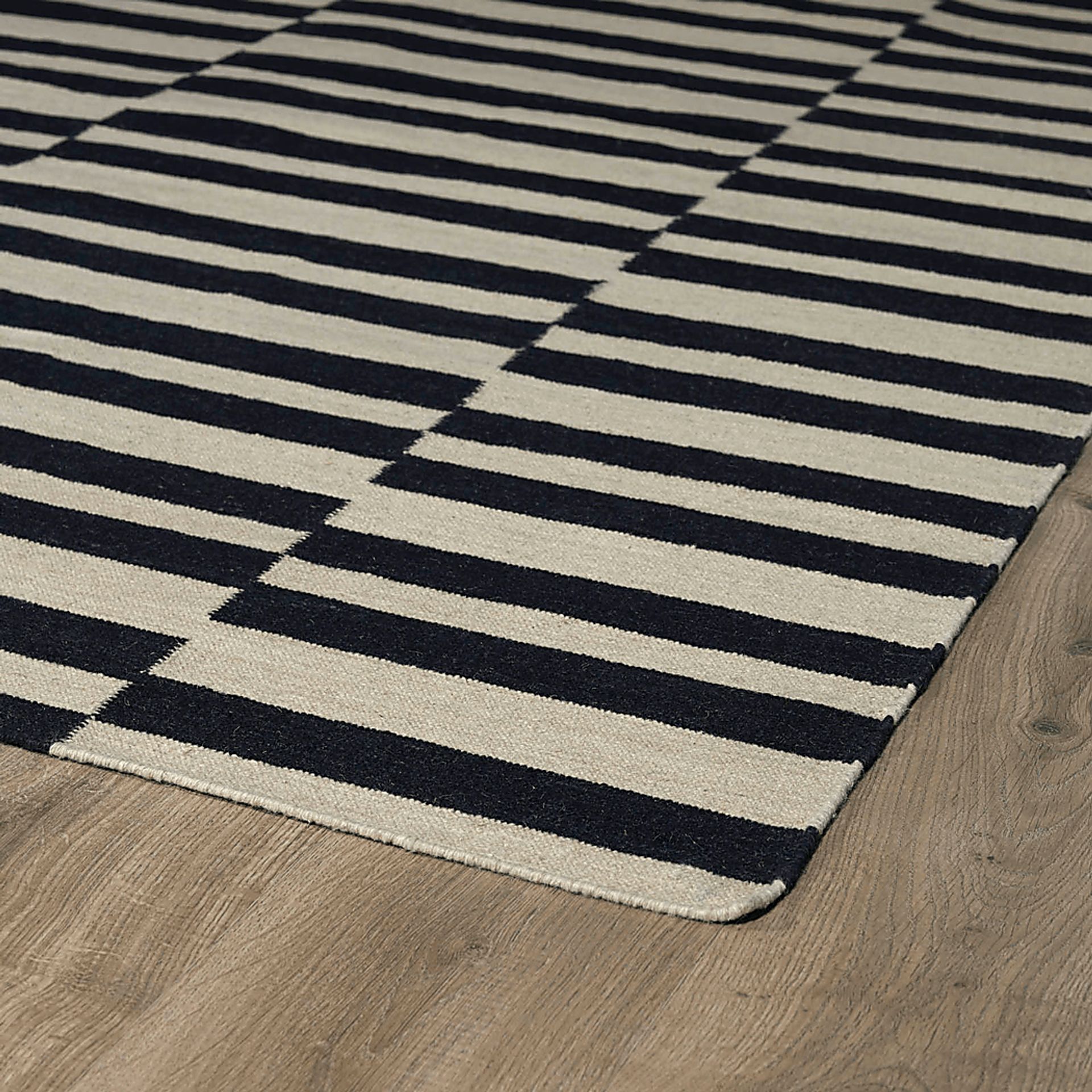 Alasse Black 8' x 10' Rug - Image 2
