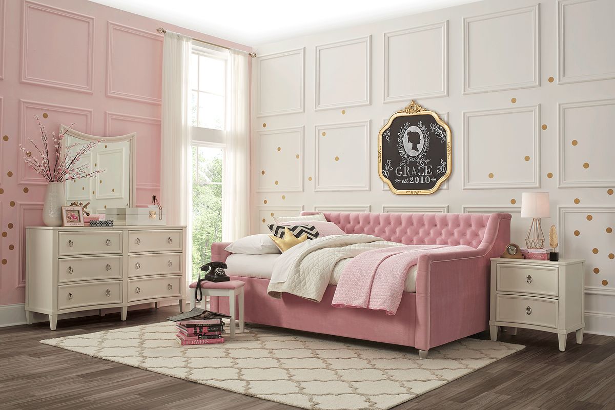 Rooms to store go pink daybed