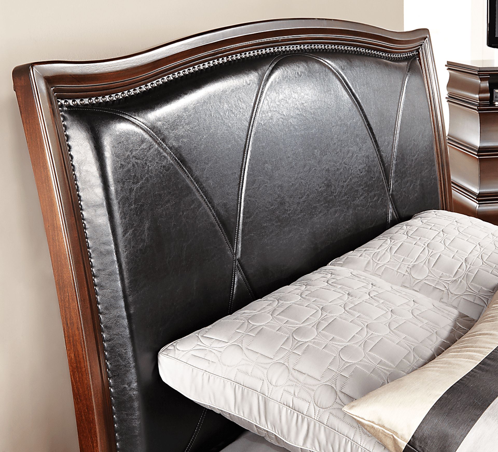 Alexi Cherry 5 Pc Queen Panel Bedroom with Chocolate Inset - Image 5