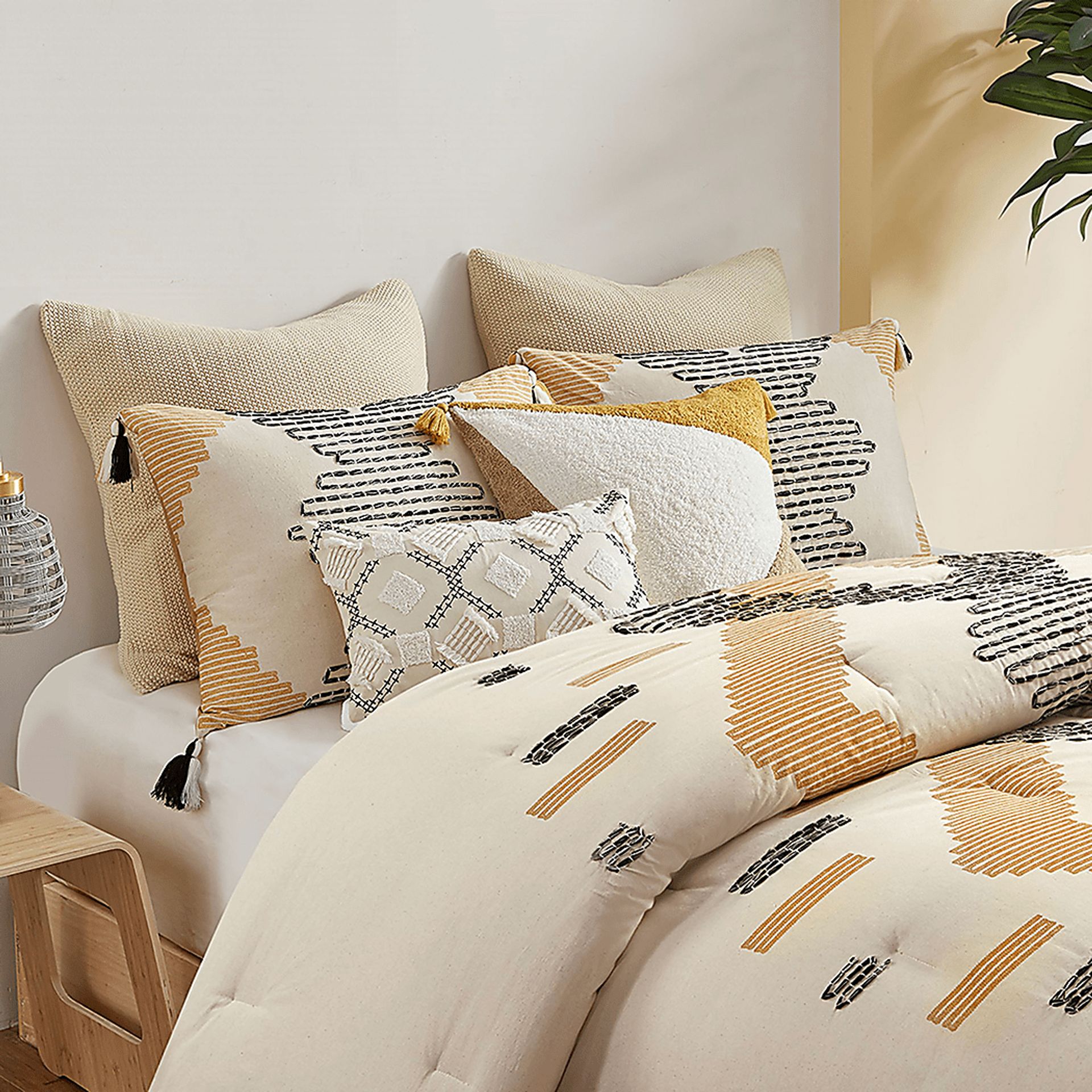 Alextra Yellow 3 pc Full/Queen Comforter Set - Image 4