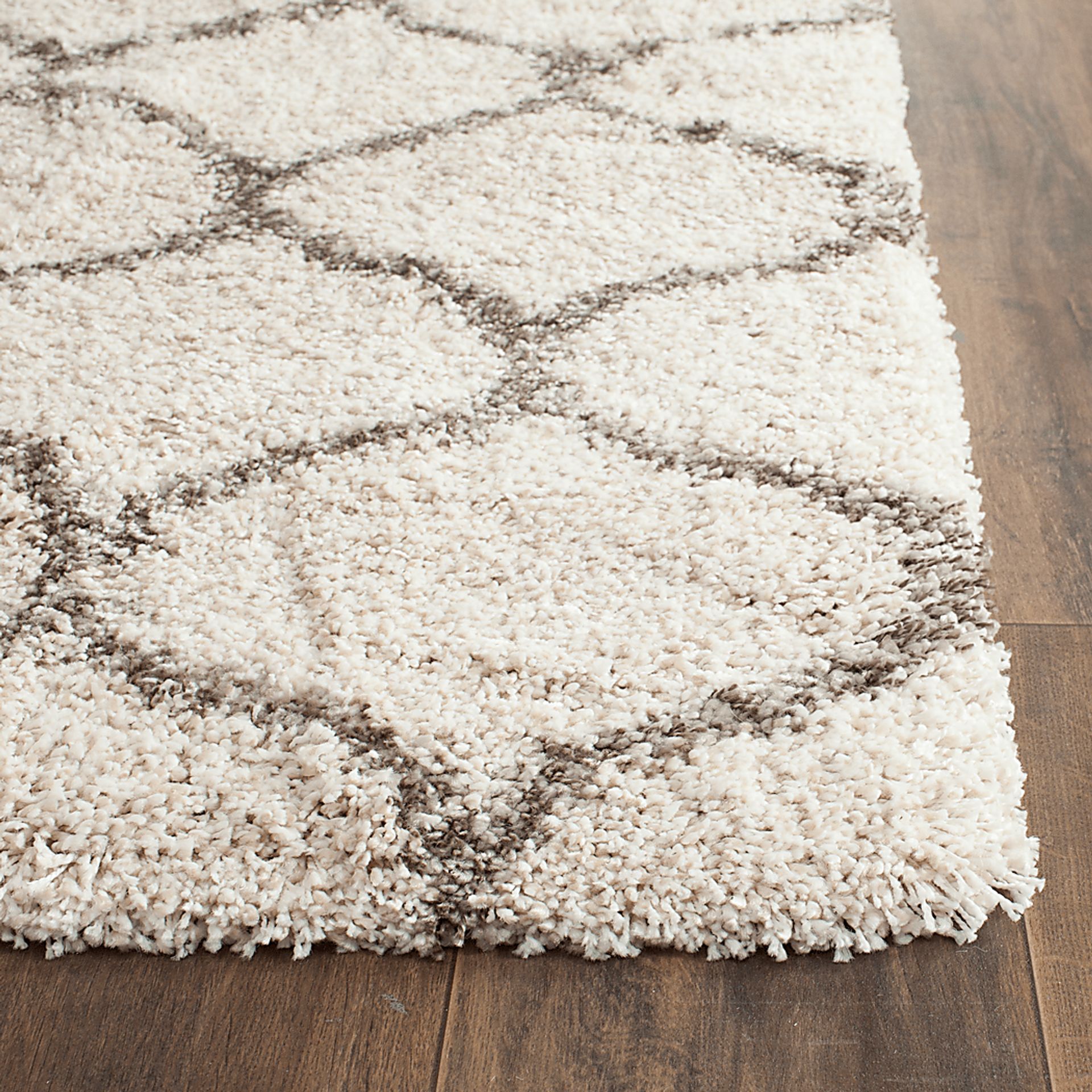 Alicia Ivory 2'3 x 10' Rug - Image 2
