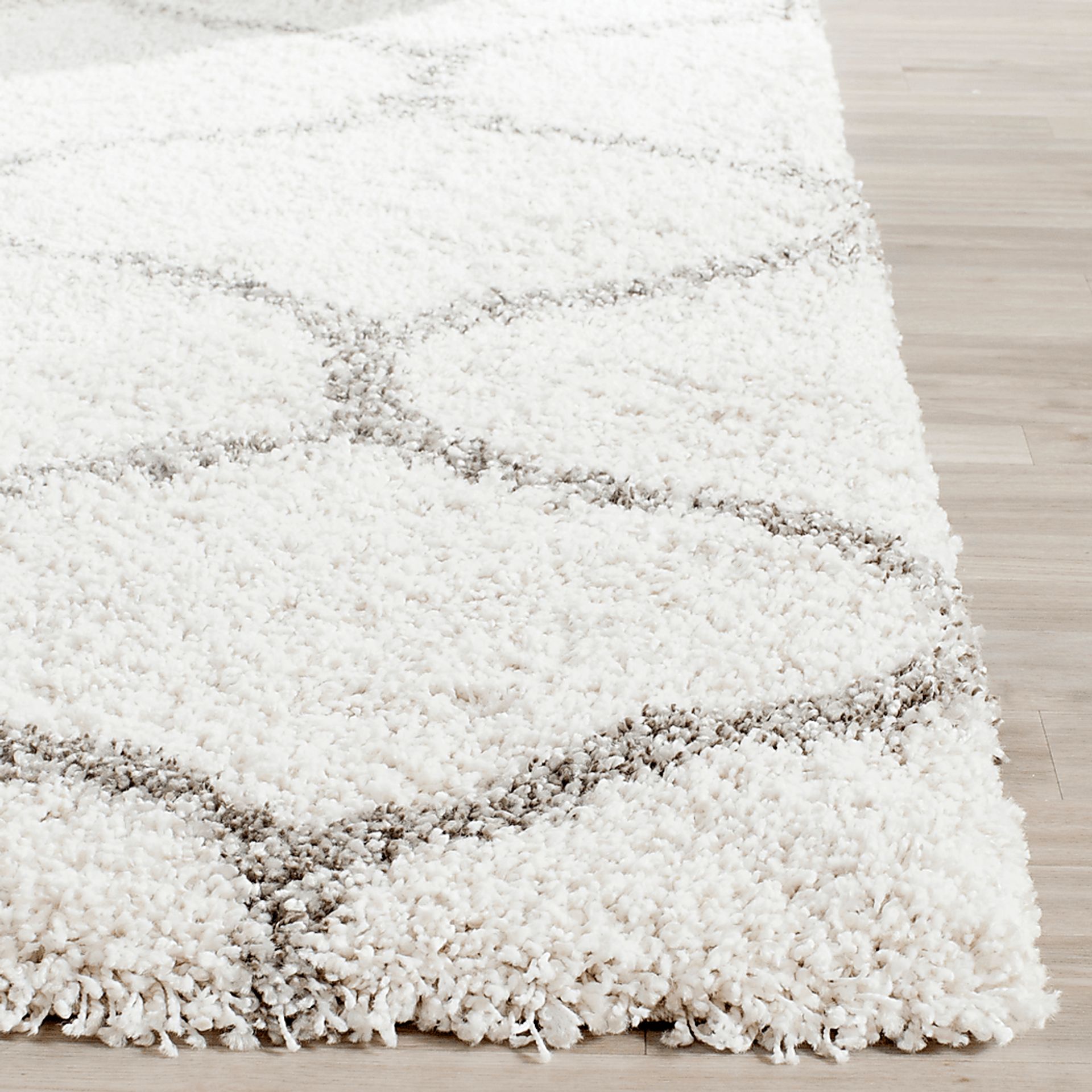 Alicia Ivory 5'1 x 7'6 Rug - Image 3