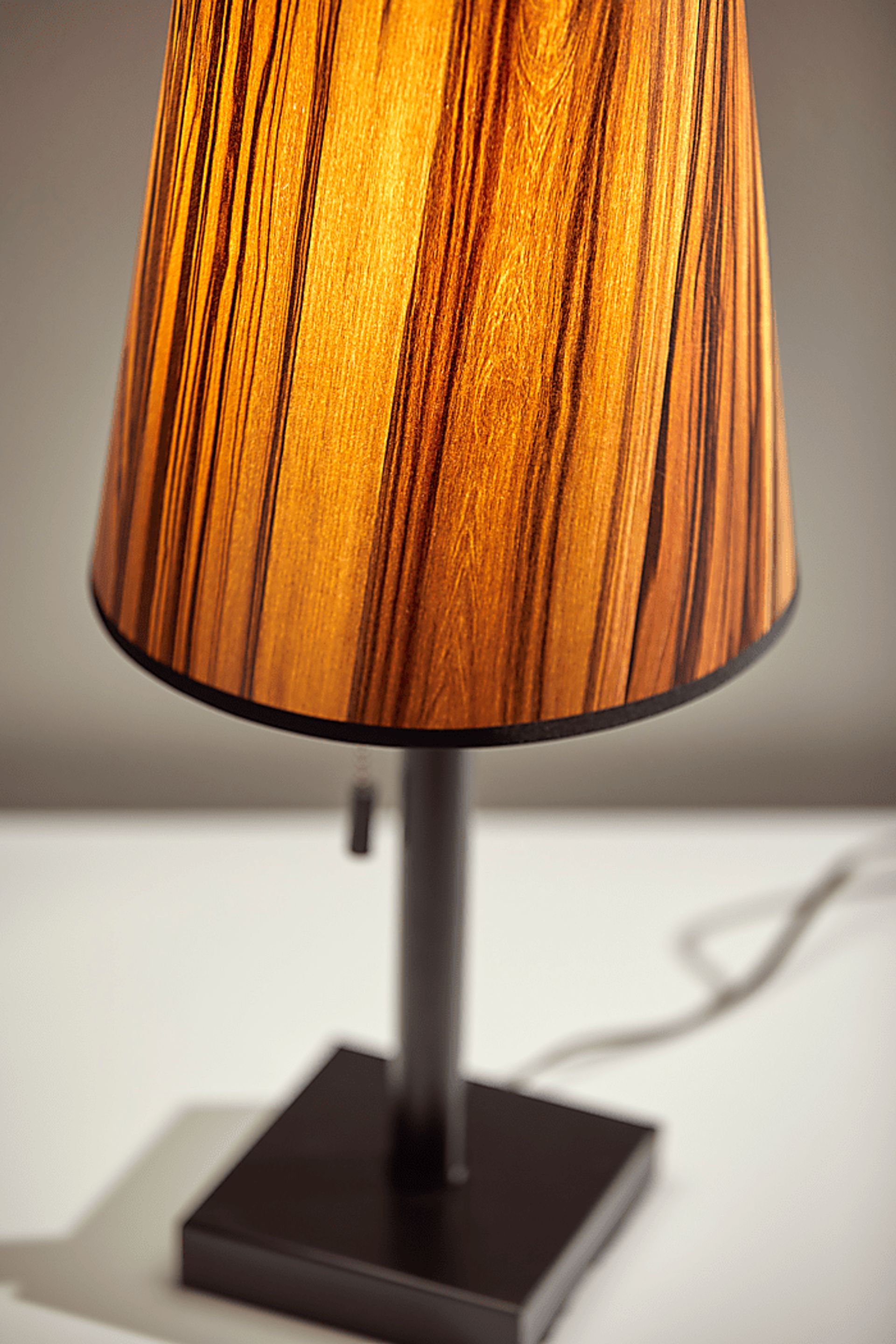Alleo Black Lamp - Image 2
