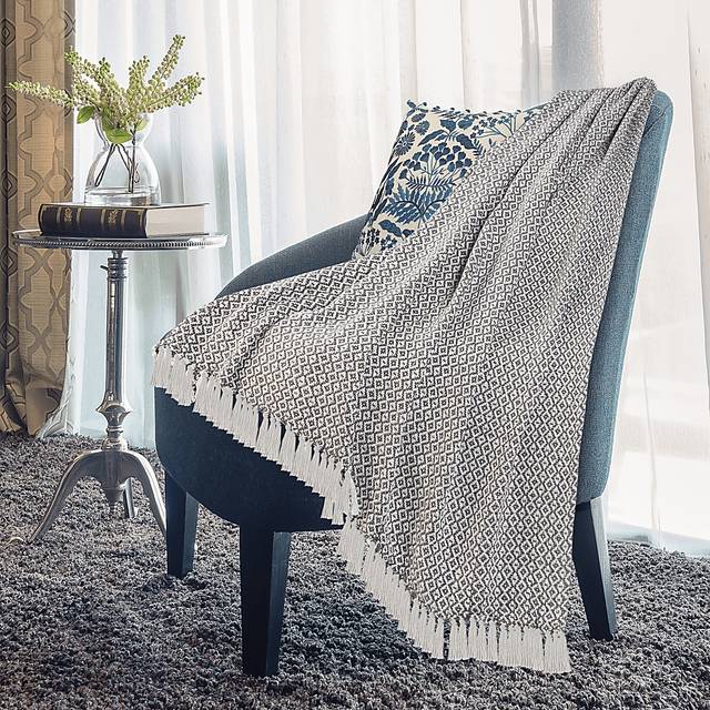 Allerbel Gray Throw Blanket - Thumbnail - Image 2