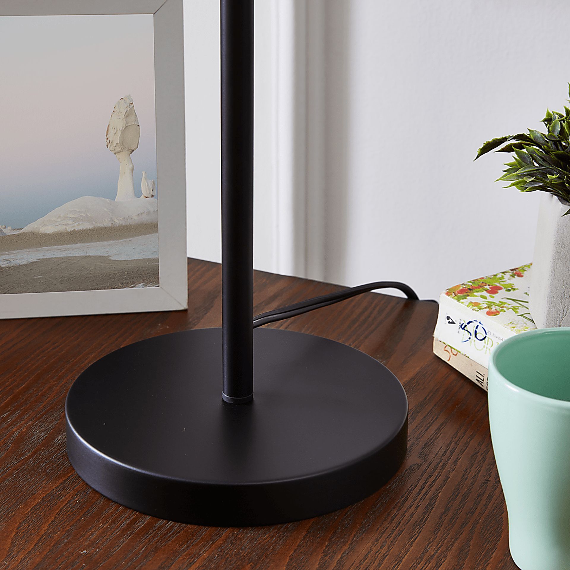 Alliare Black Lamp - Image 2