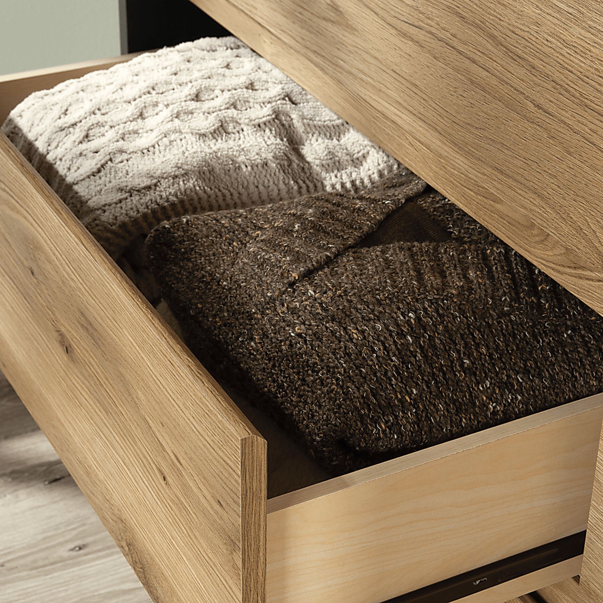 Almosa Black Dresser - Image 4