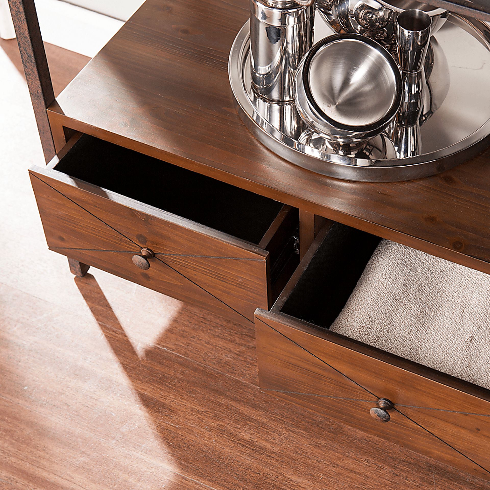 Amaker Brown Server - Image 4