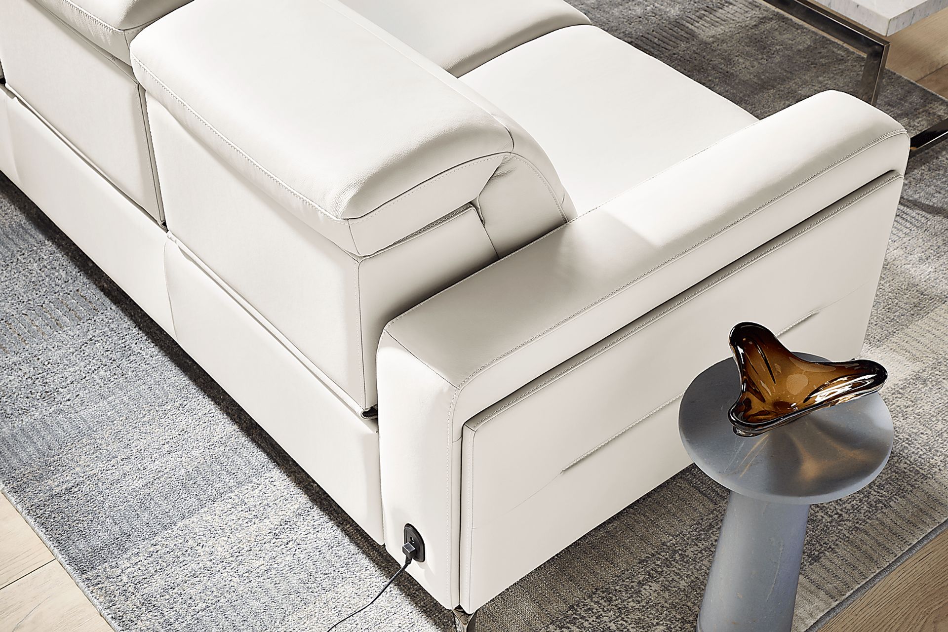 Amalfi White Leather Dual Power Reclining Loveseat - Image 3