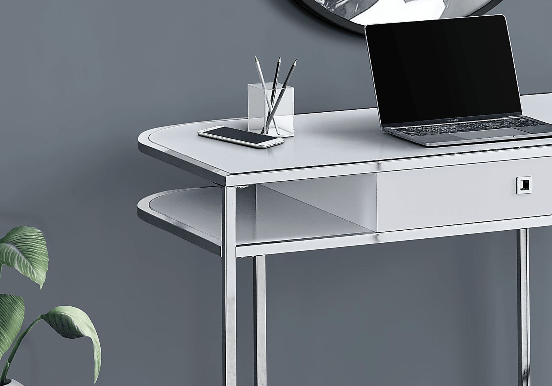Amce White Desk - Image 3