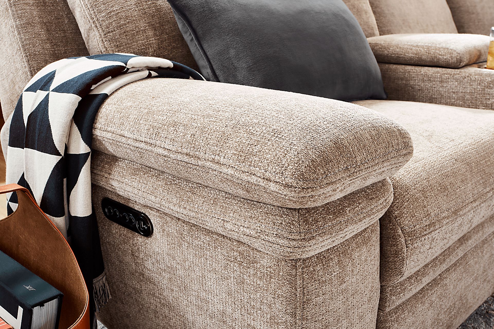 Anaheim Latte 5 Pc Dual Power Reclining Sectional - Image 7