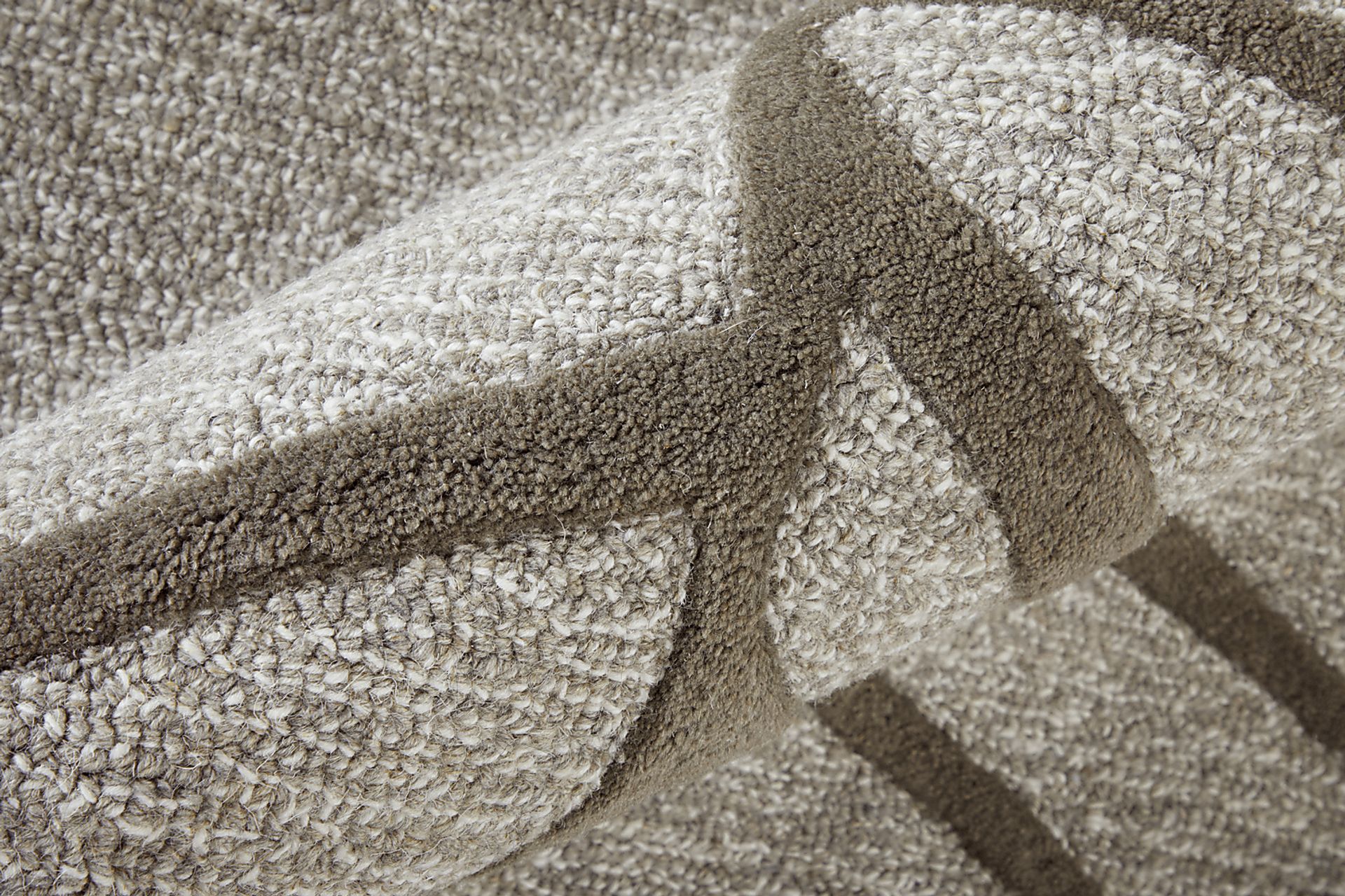 Anastase Gray 5' x 8' Rug - Image 3