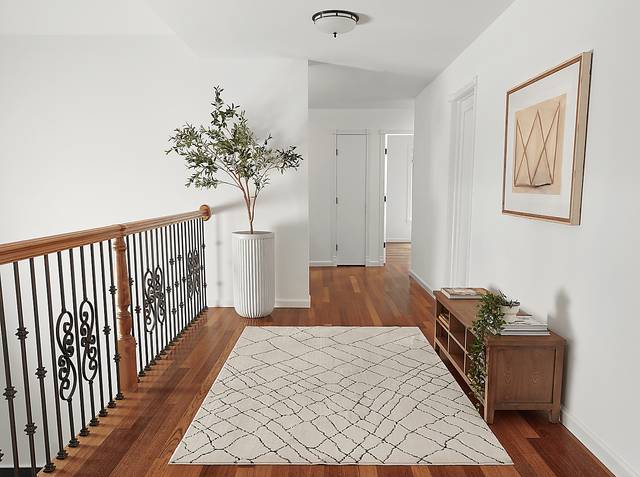 Andie Off-White 7'10 x 9'10 Rug - Thumbnail - Image 4