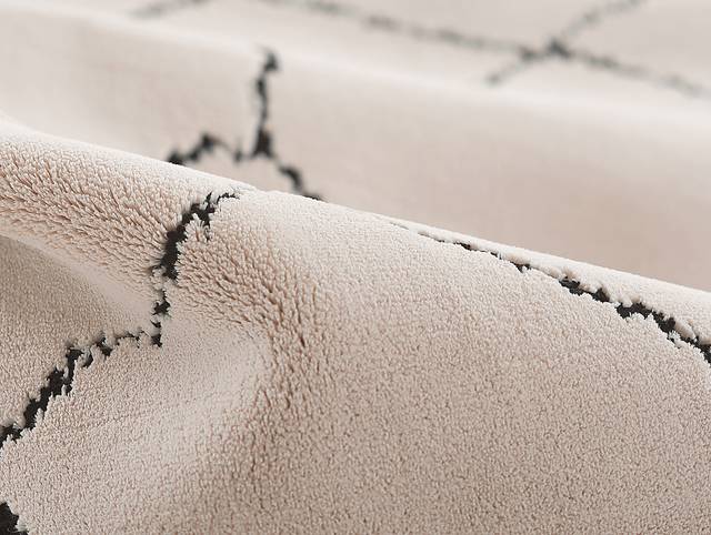 Andie Off-White 7'10 x 9'10 Rug - Thumbnail - Image 9