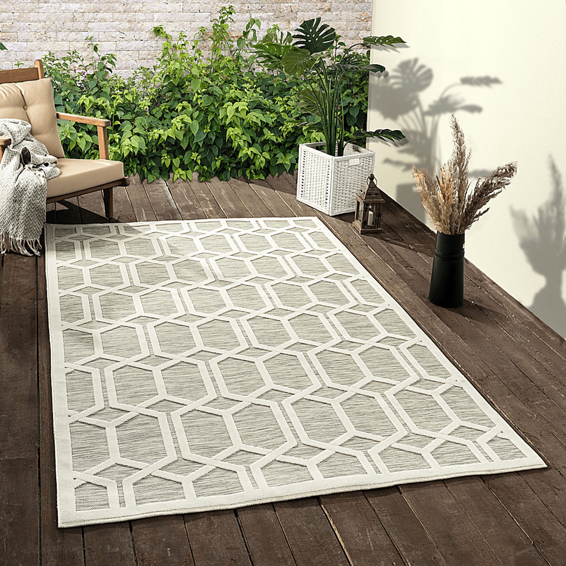 Aneloann Gray 5' x 7' Rug - Image 2