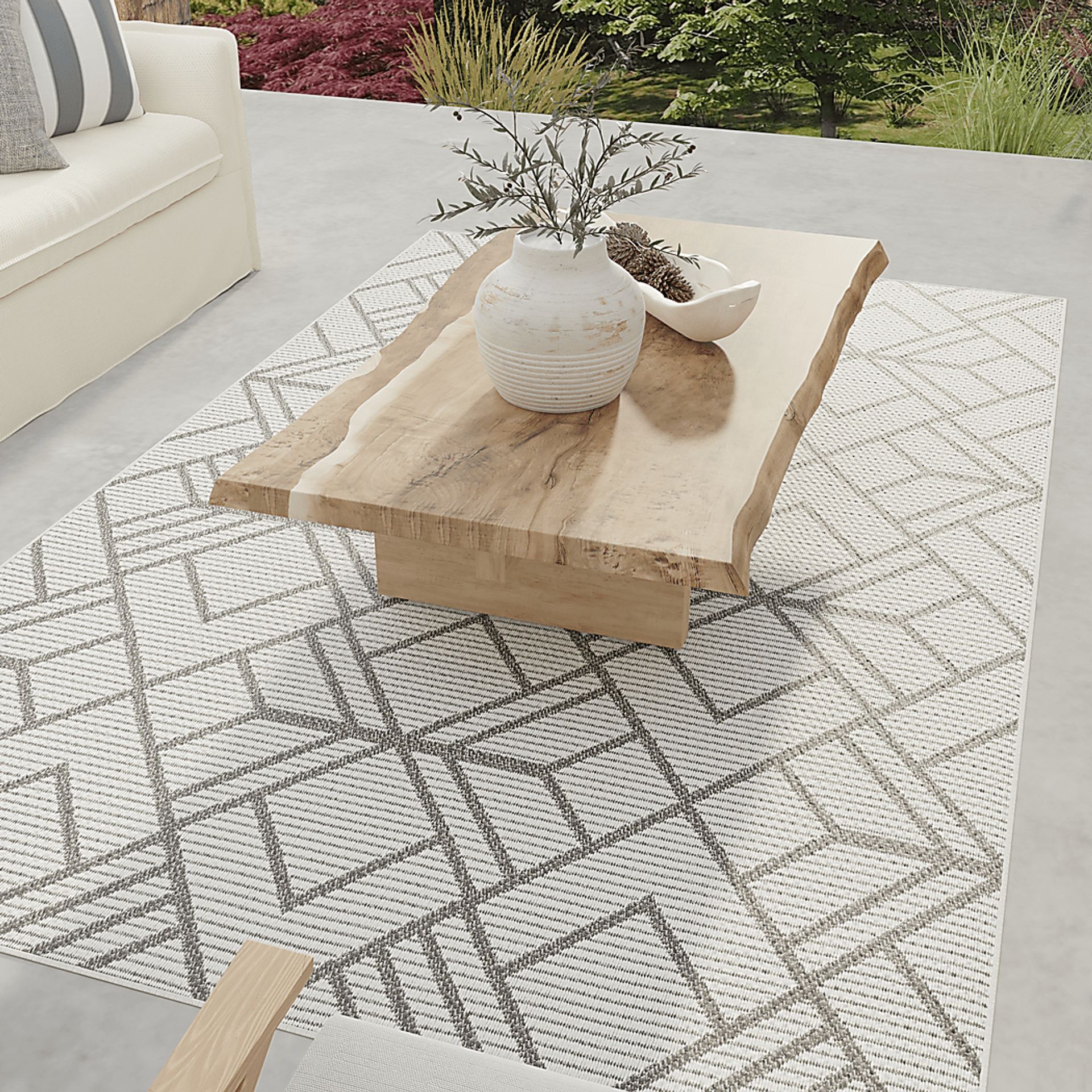 Antoun Gray 5'3 x 7' Indoor/Outdoor Rug - Image 3