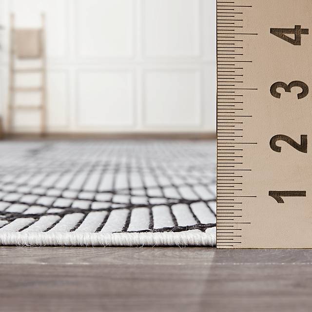 Antoun Gray 5'3 x 7' Indoor/Outdoor Rug - Thumbnail - Image 5