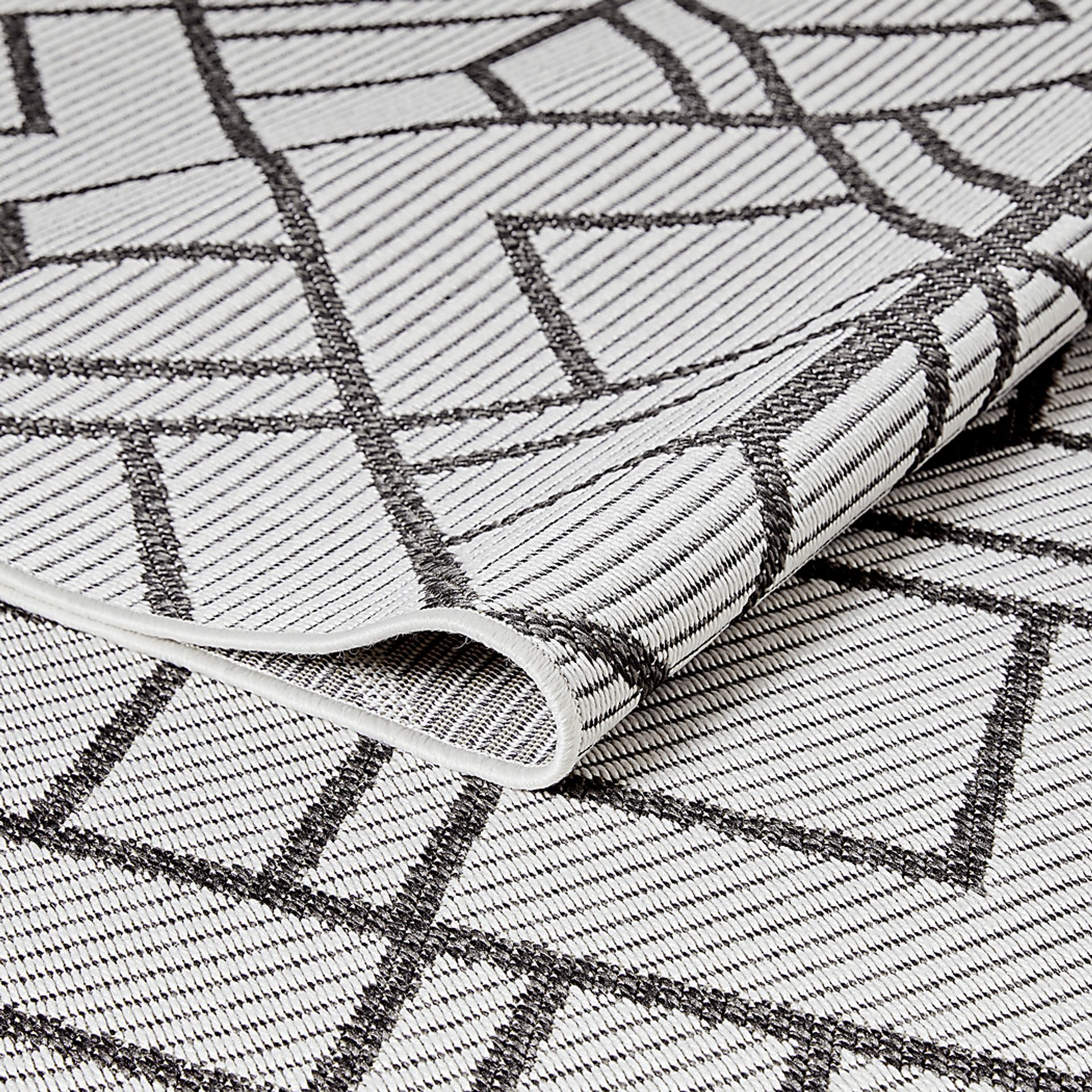 Antoun Gray 5'3 x 7' Indoor/Outdoor Rug - Image 7