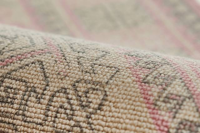 Apexi Pink 6'6 x 9' Rug - Thumbnail - Image 6