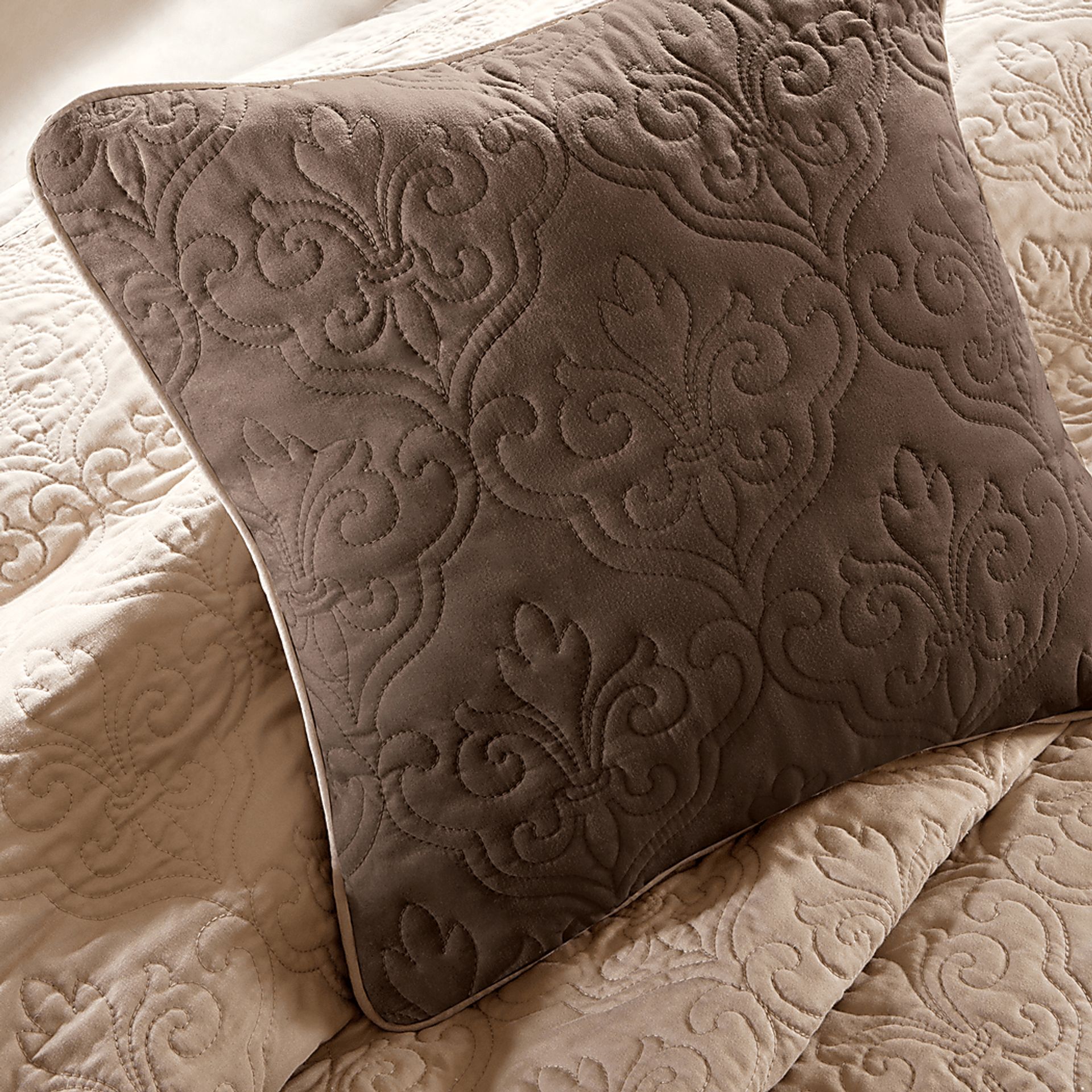 Aracely Beige 7 Pc Queen Coverlet Set - Image 4
