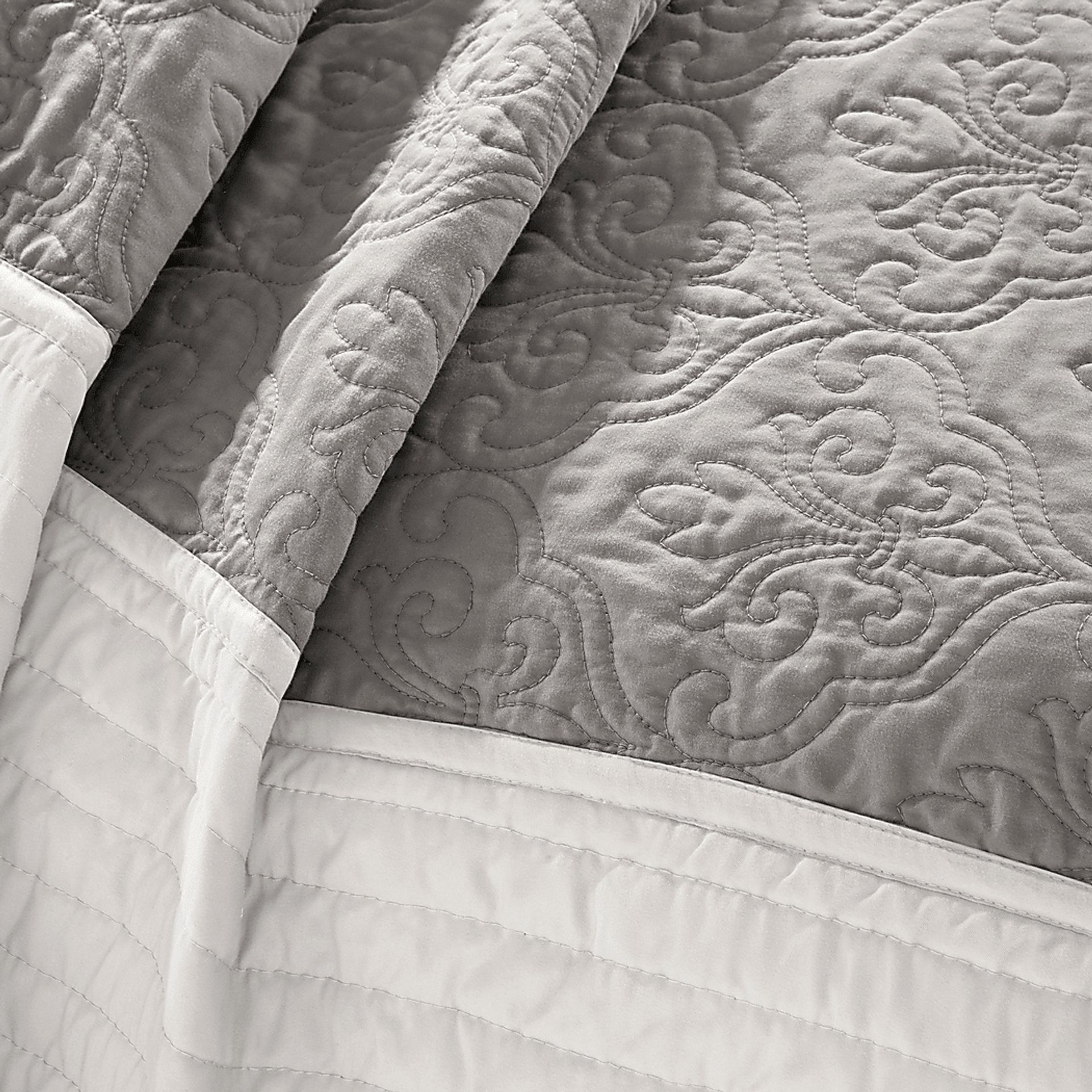 Aracely Black 7 Pc King Coverlet Set - Image 3