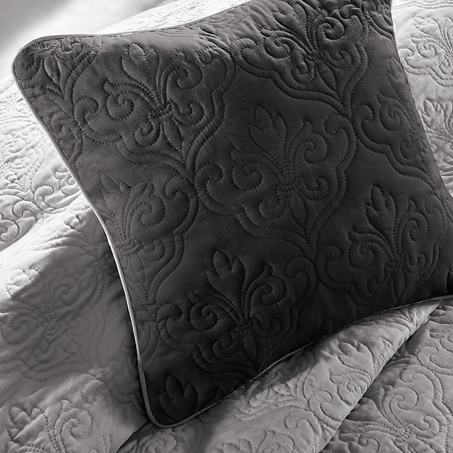 Aracely Black 7 Pc Queen Coverlet Set - Image 4