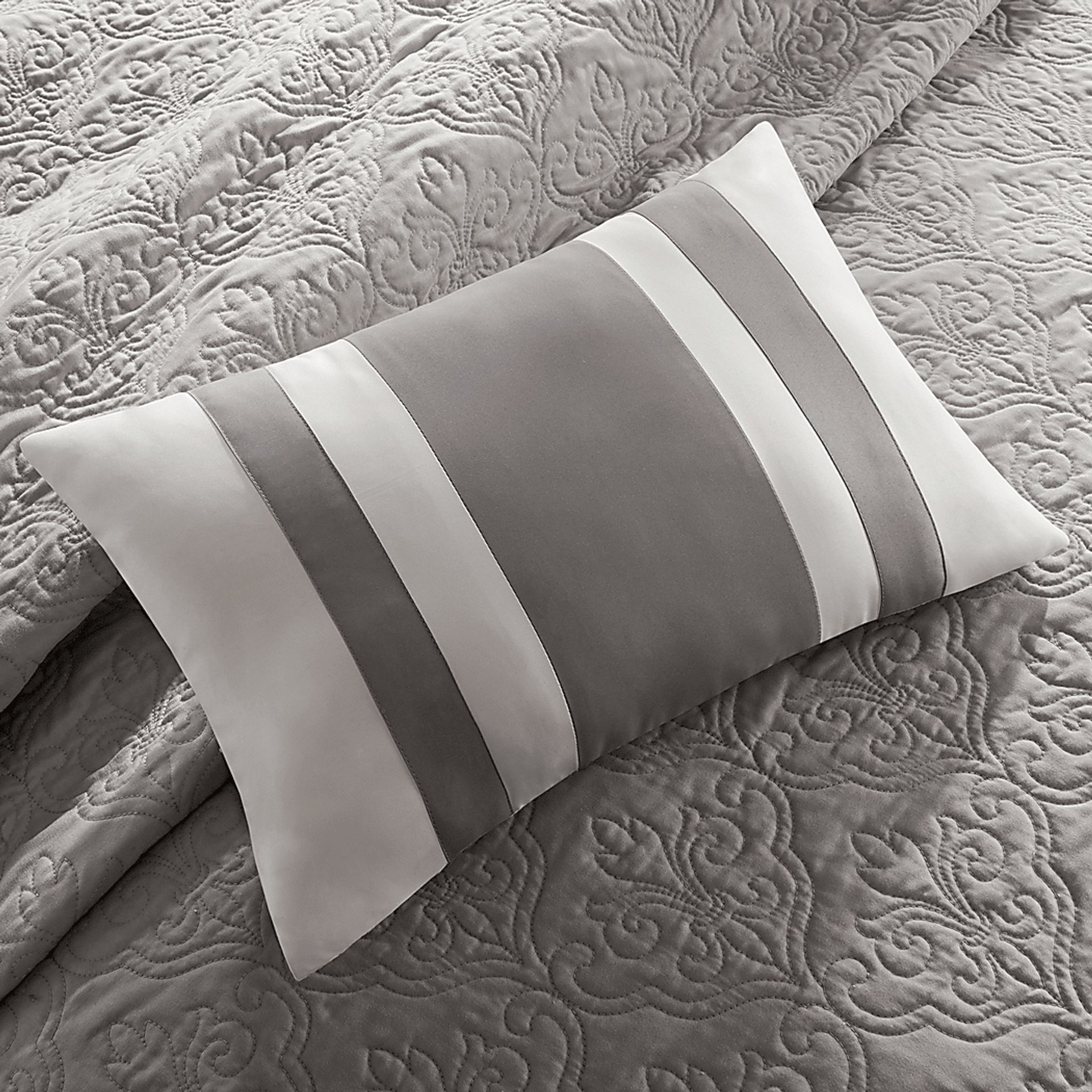 Aracely Black 7 Pc Queen Coverlet Set - Image 5