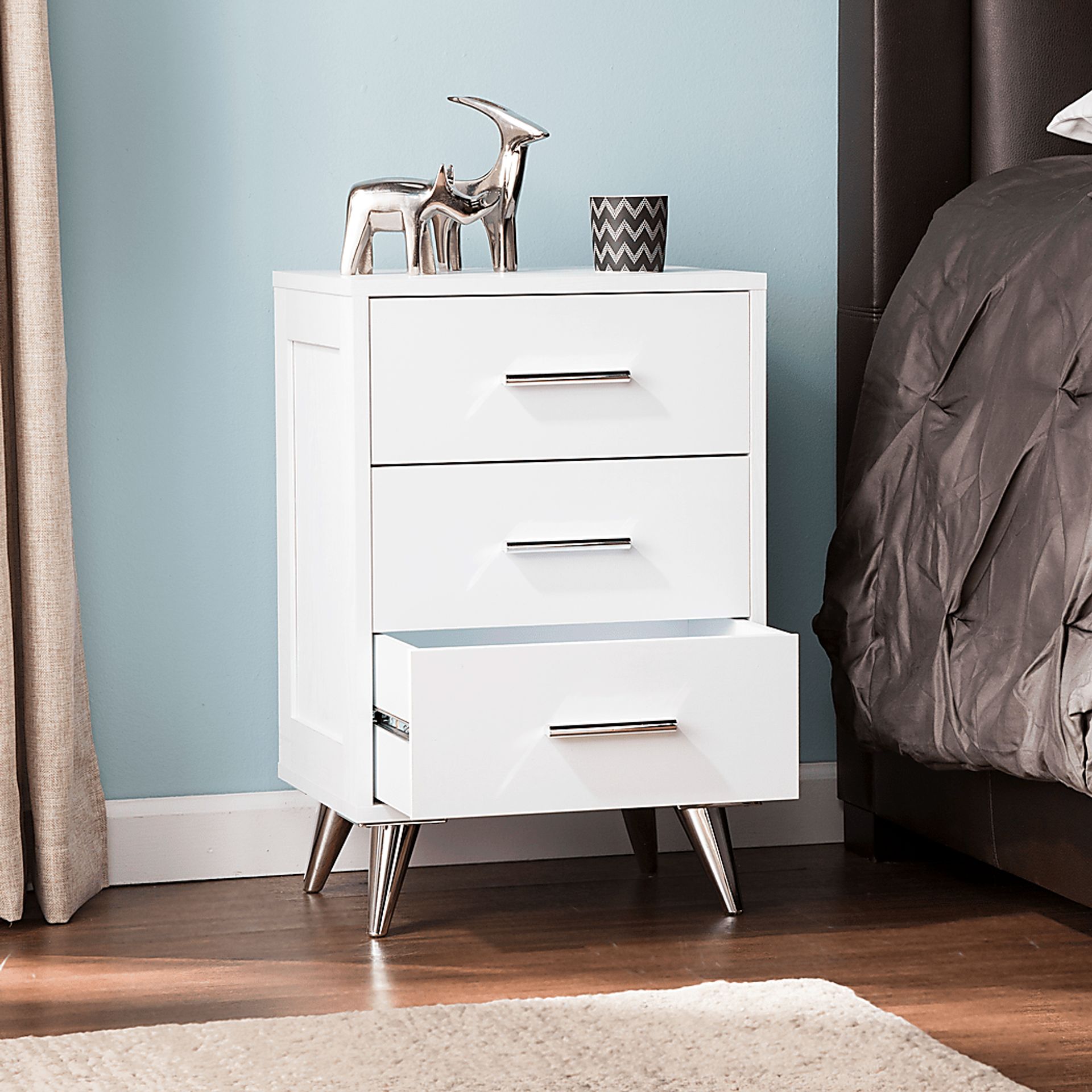Arnoldell White Nightstand - Image 12