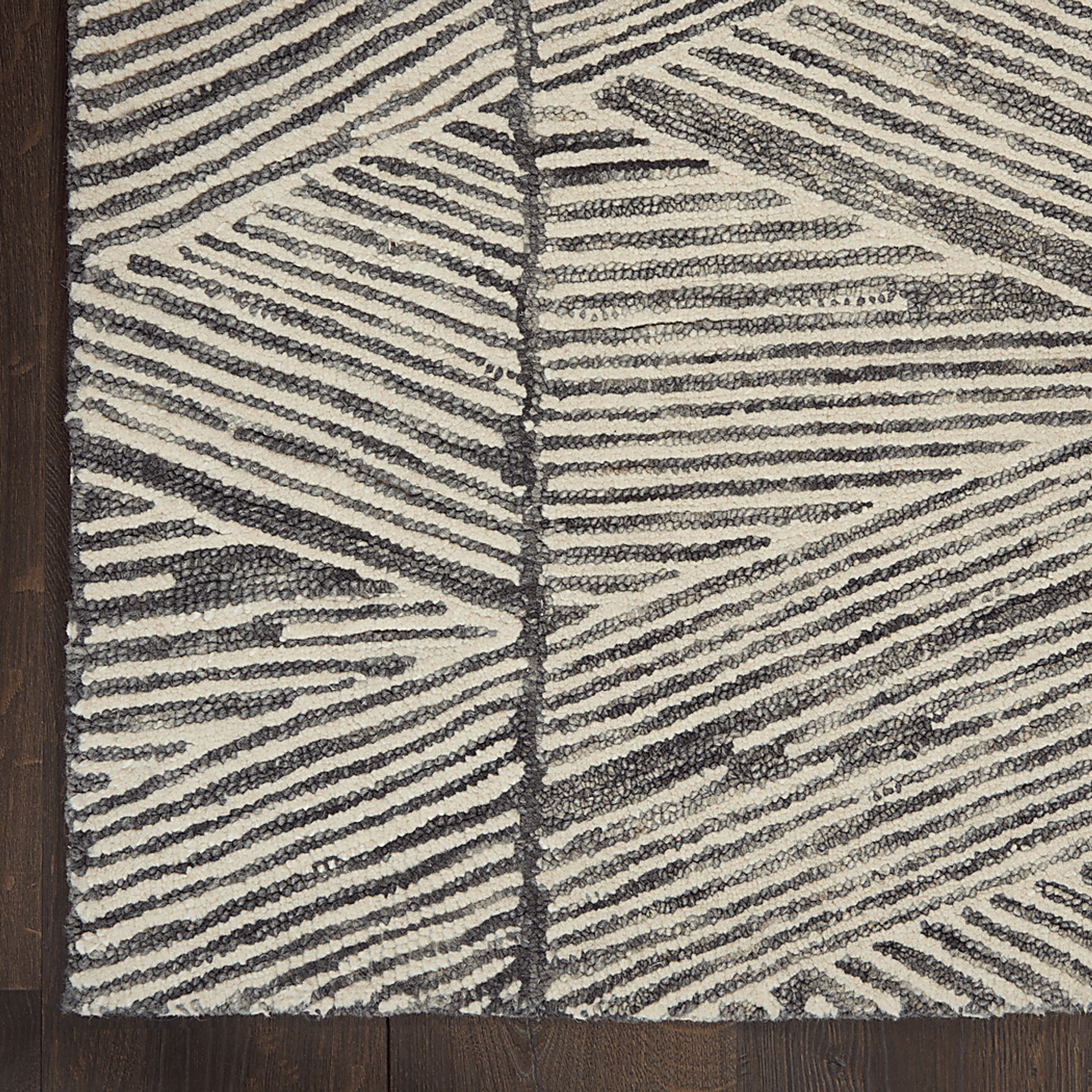 Aryla White 5'3" x 7'3" Rug - Image 3