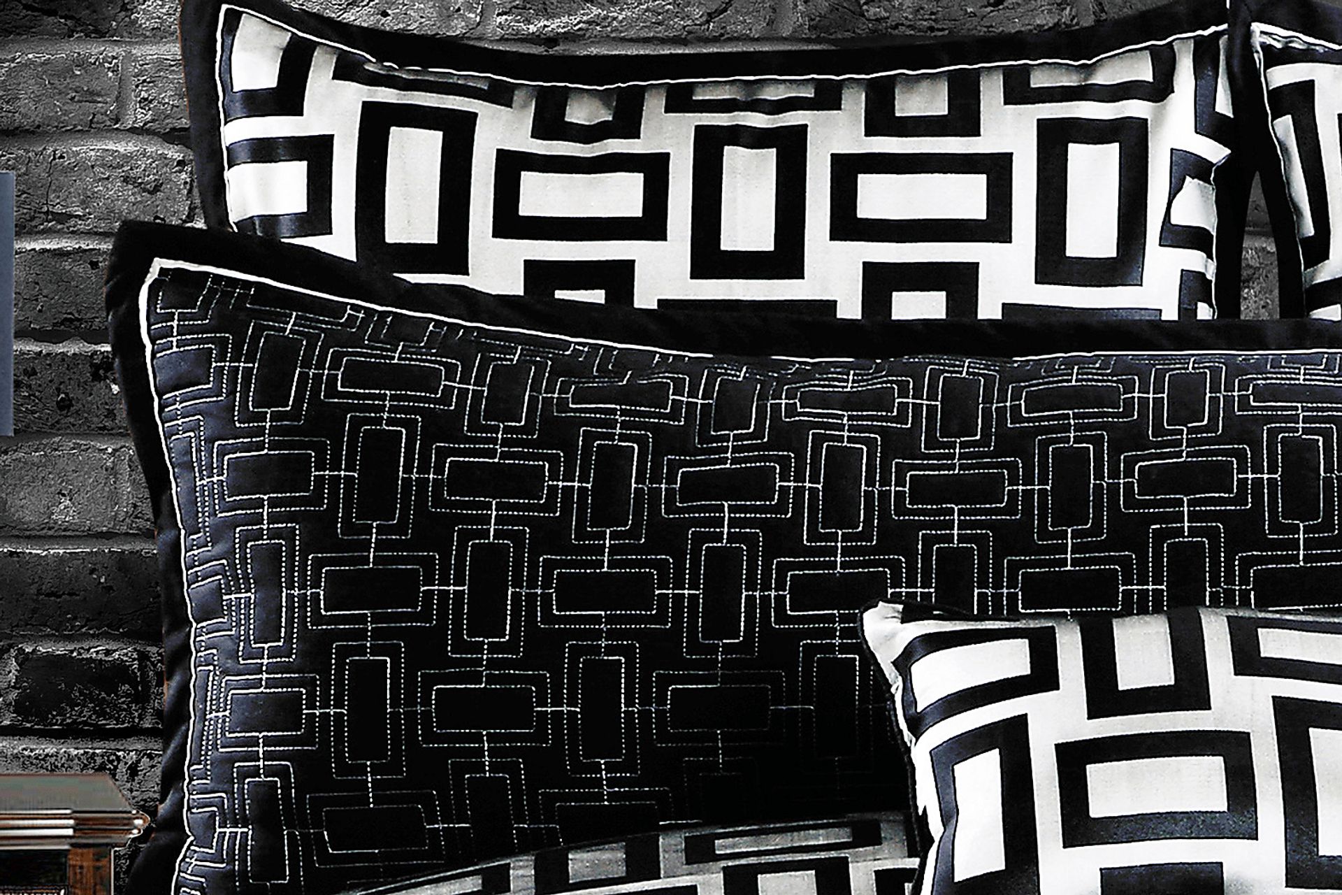 Aspunwall Black Silver 5 Pc Queen Comforter Set - Image 3
