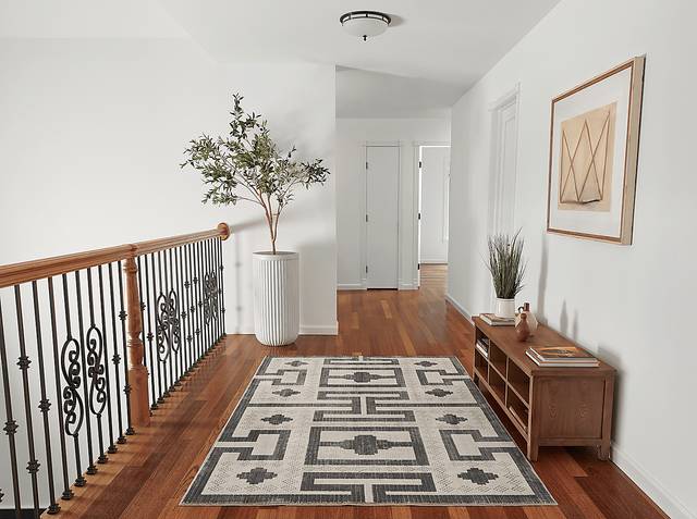 Atticas Gray 3'11 x 5'7 Rug - Thumbnail - Image 3