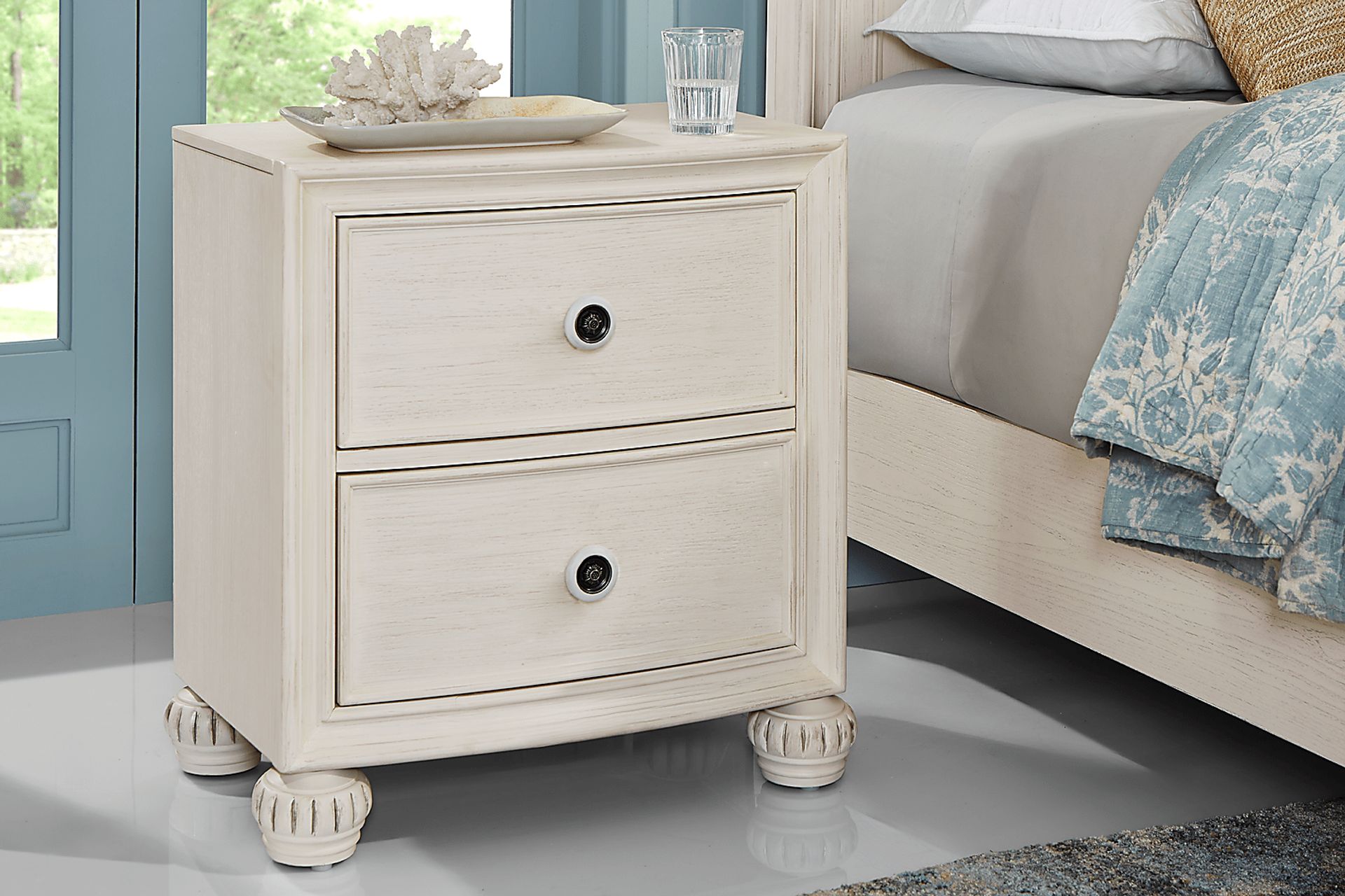 Augustine White 7 Pc Queen Arched Panel Bedroom - Image 8