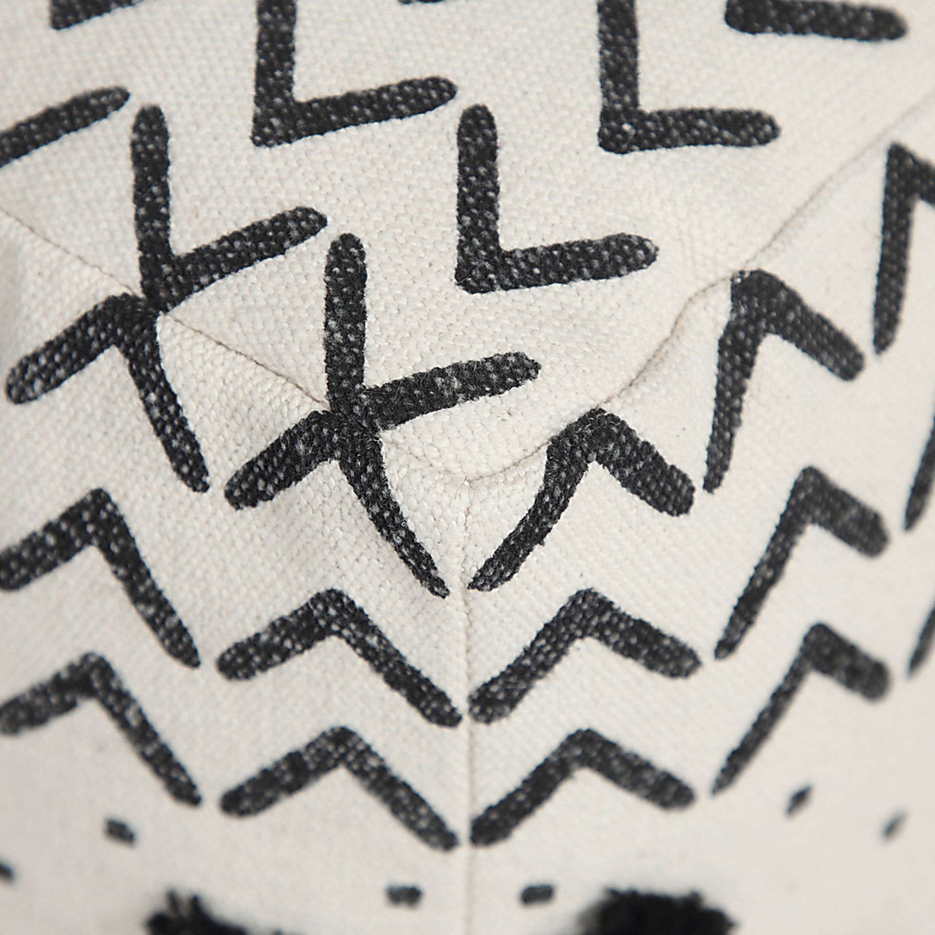 Ausian Black/White Pouf - Image 4