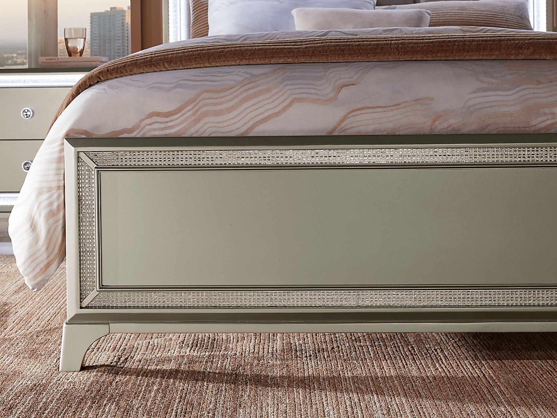 Avery Silver 5 Pc King Bedroom - Image 6