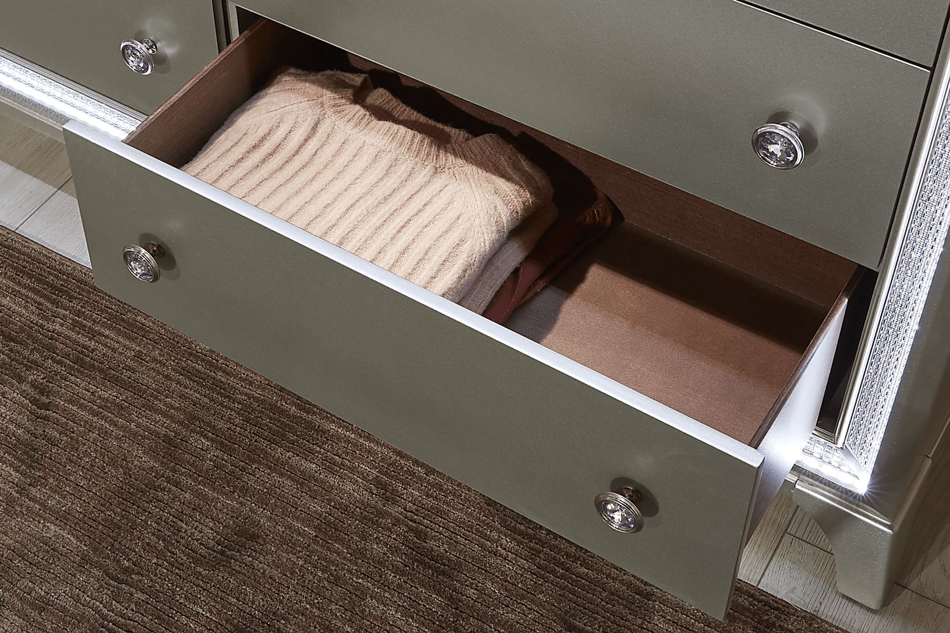 Avery Silver Dresser - Image 7