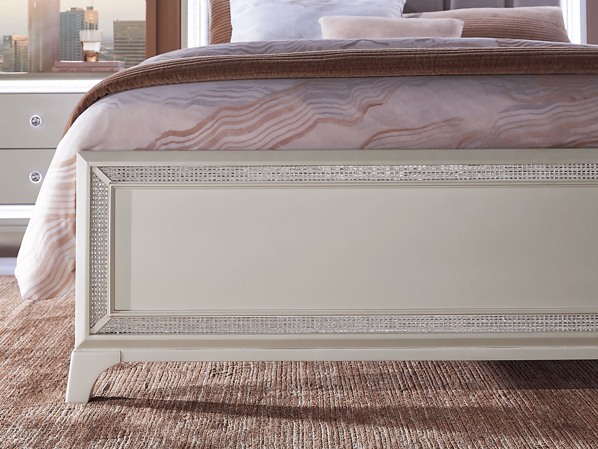 Avery White 5 Pc Queen Bedroom - Image 6