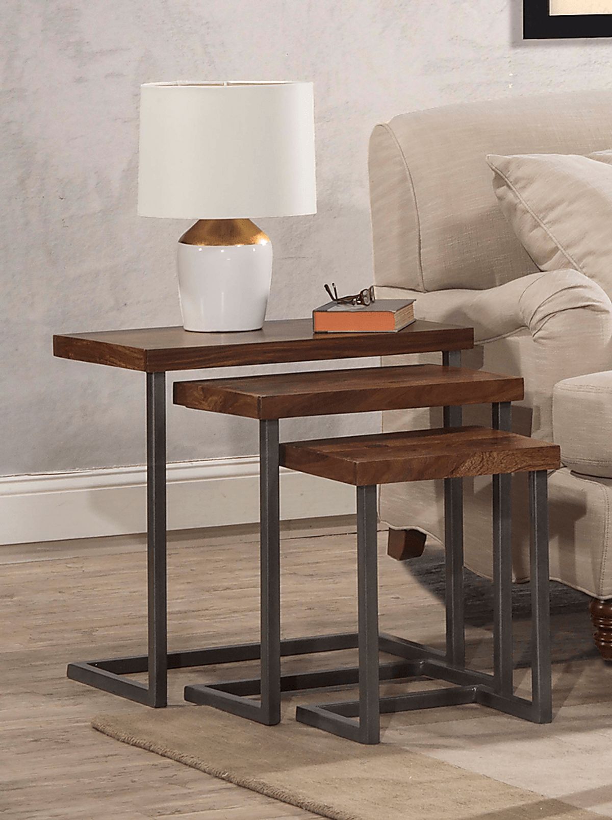 Aviemore Brown Dark Wood Set Of 3 Nesting Tables | Rooms to Go