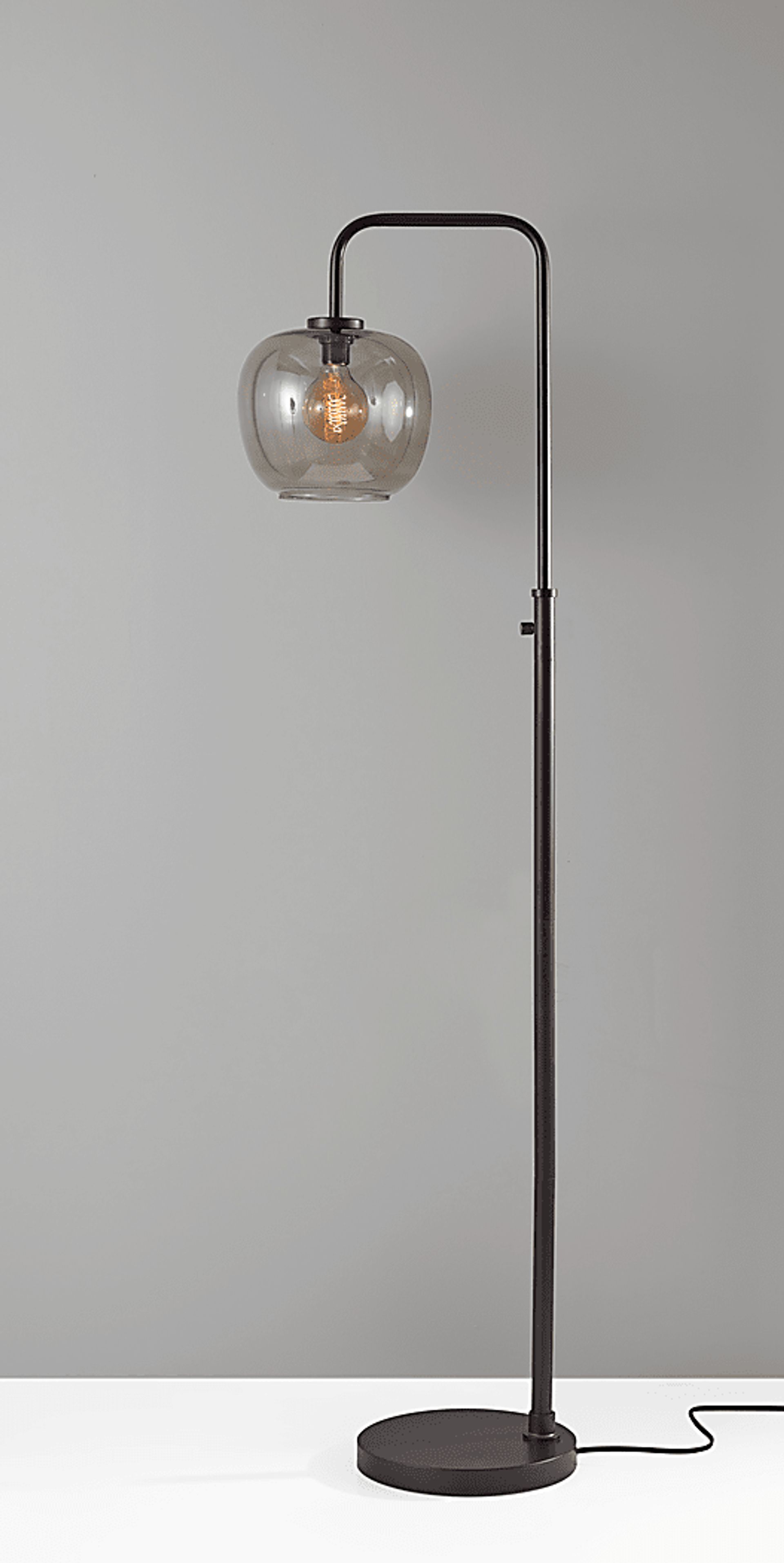 Aynlee Black Floor Lamp - Image 5