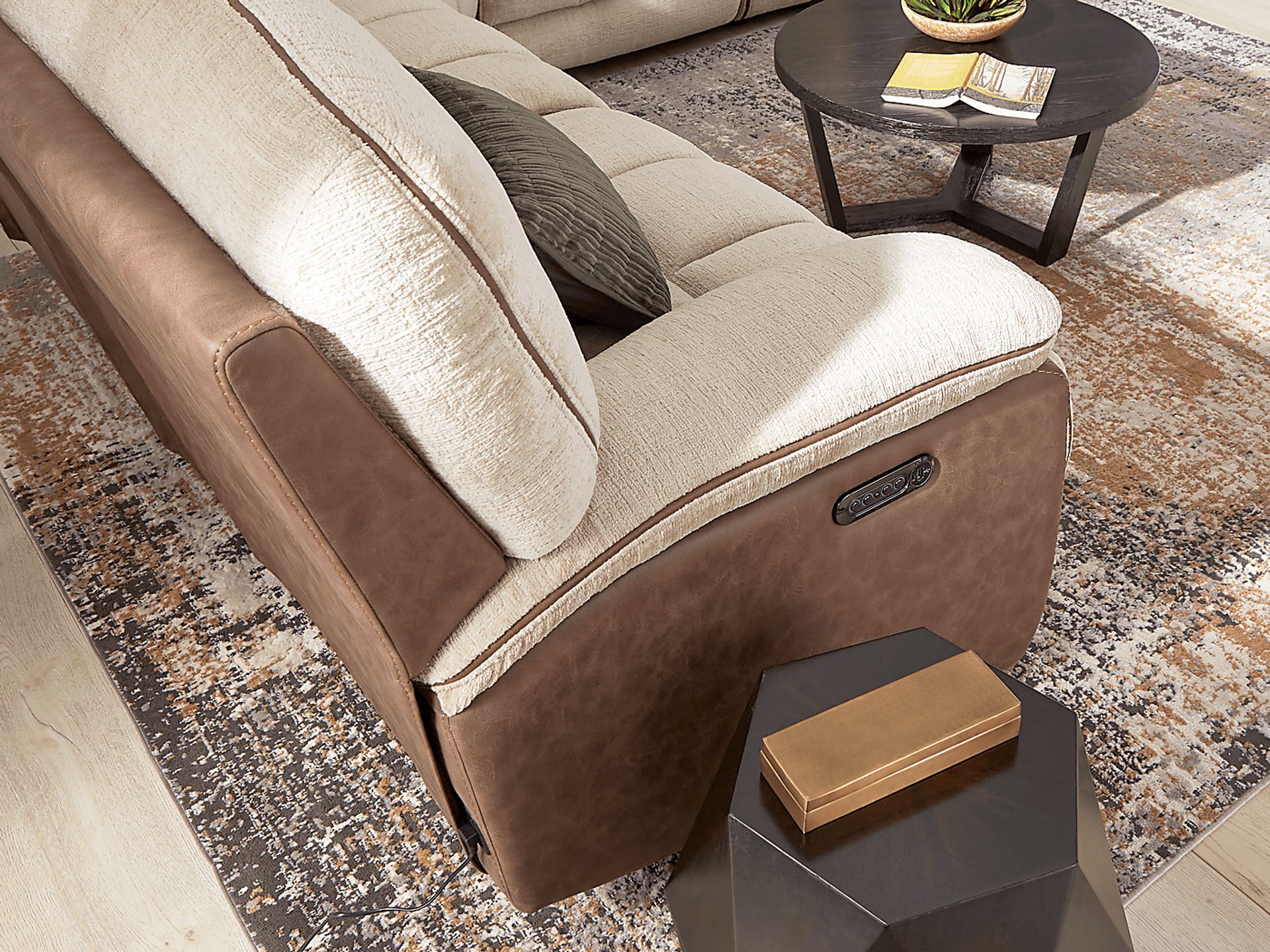 Bakersfield Beige 5 Pc Dual Power Reclining Sectional - Image 5